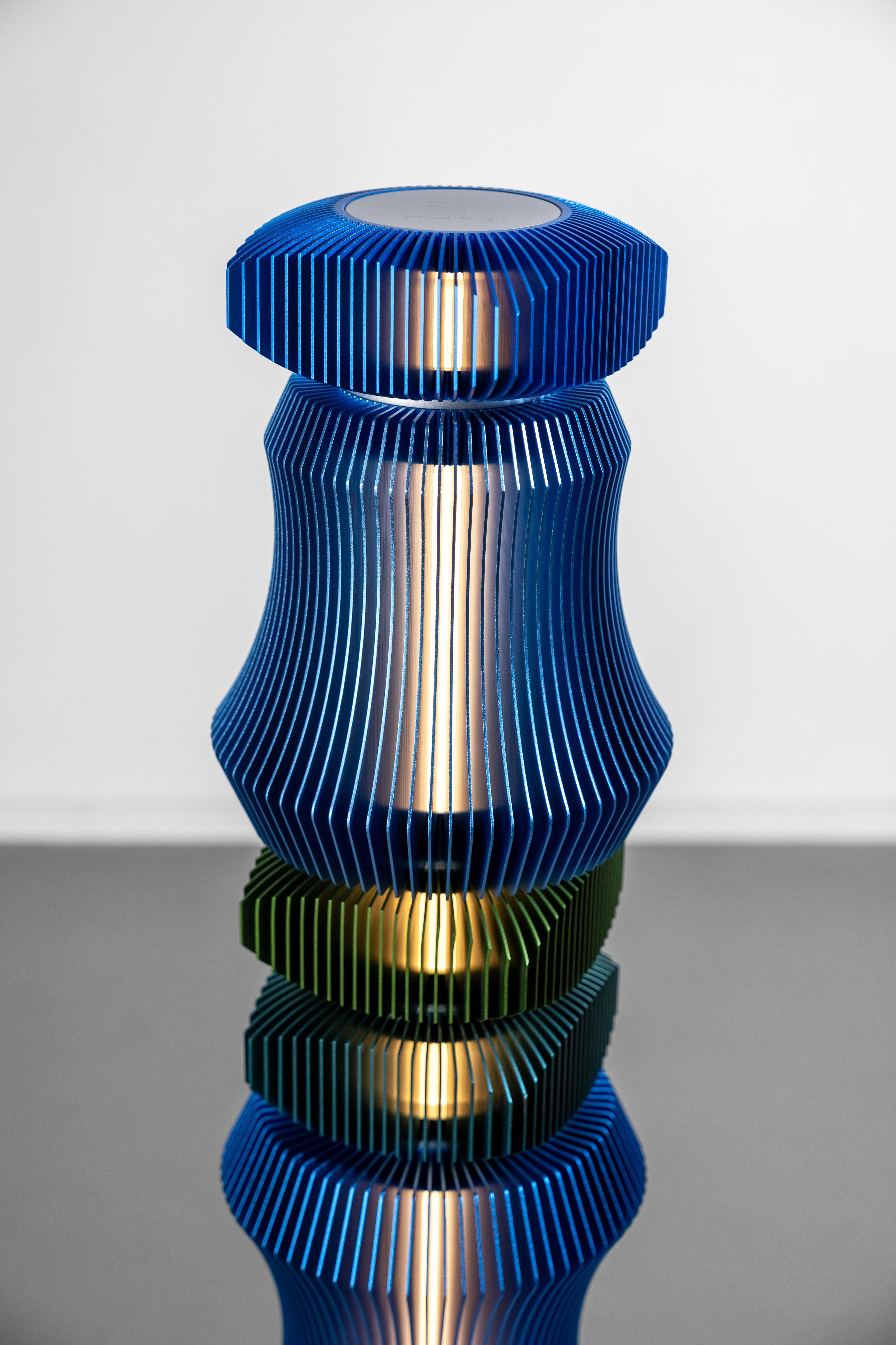 TOTEM-3 by Michael Young, Lámpara de pie de diseño contemporáneo en venta 6