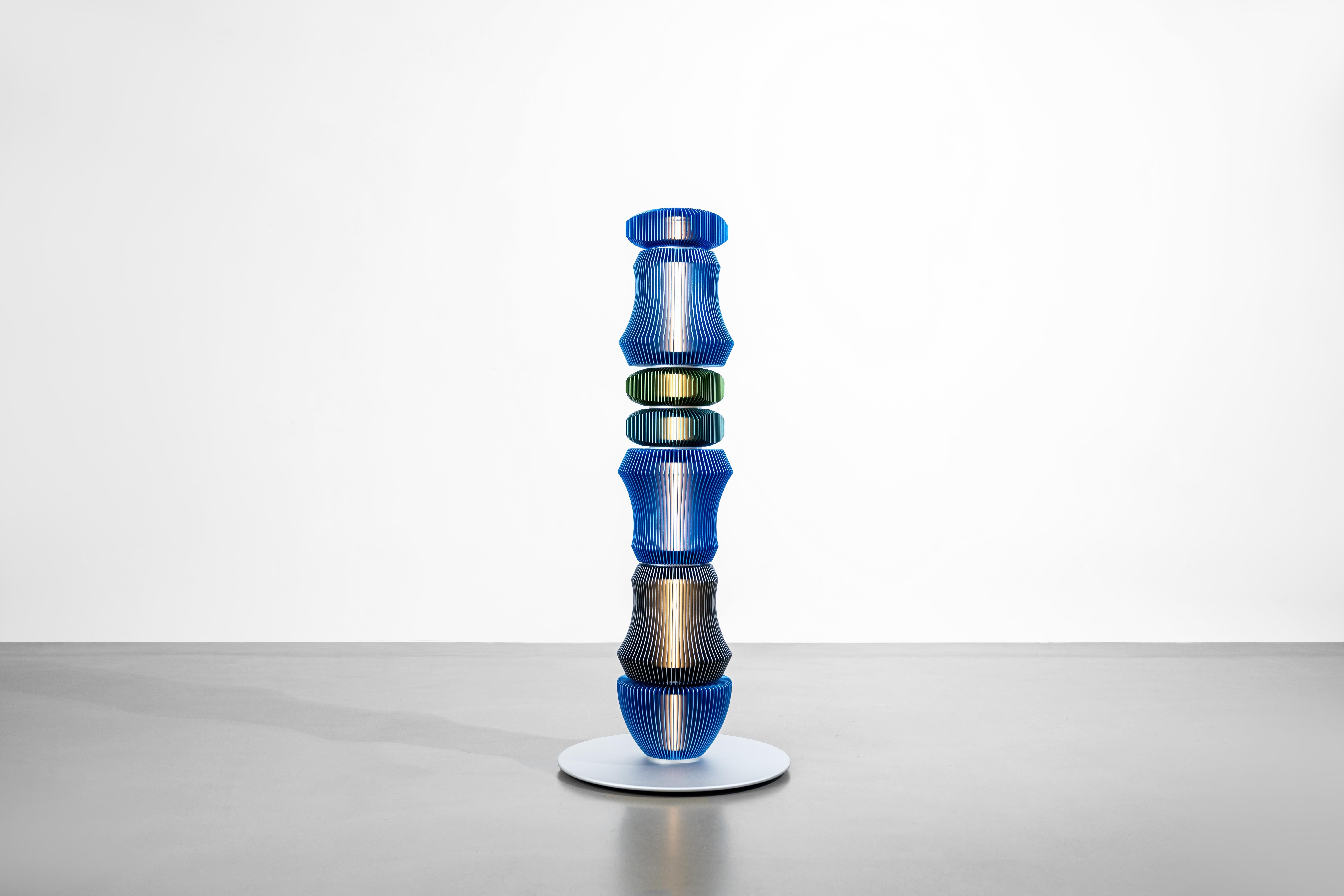 ALLTOTEMs de Michael Young - Esculpir la luz -

Michael Young es conocido por su innovador uso del aluminio en sus obras. Sus creaciones ponen de relieve la versatilidad y el atractivo estético de este material. El uso que Michael hace del aluminio