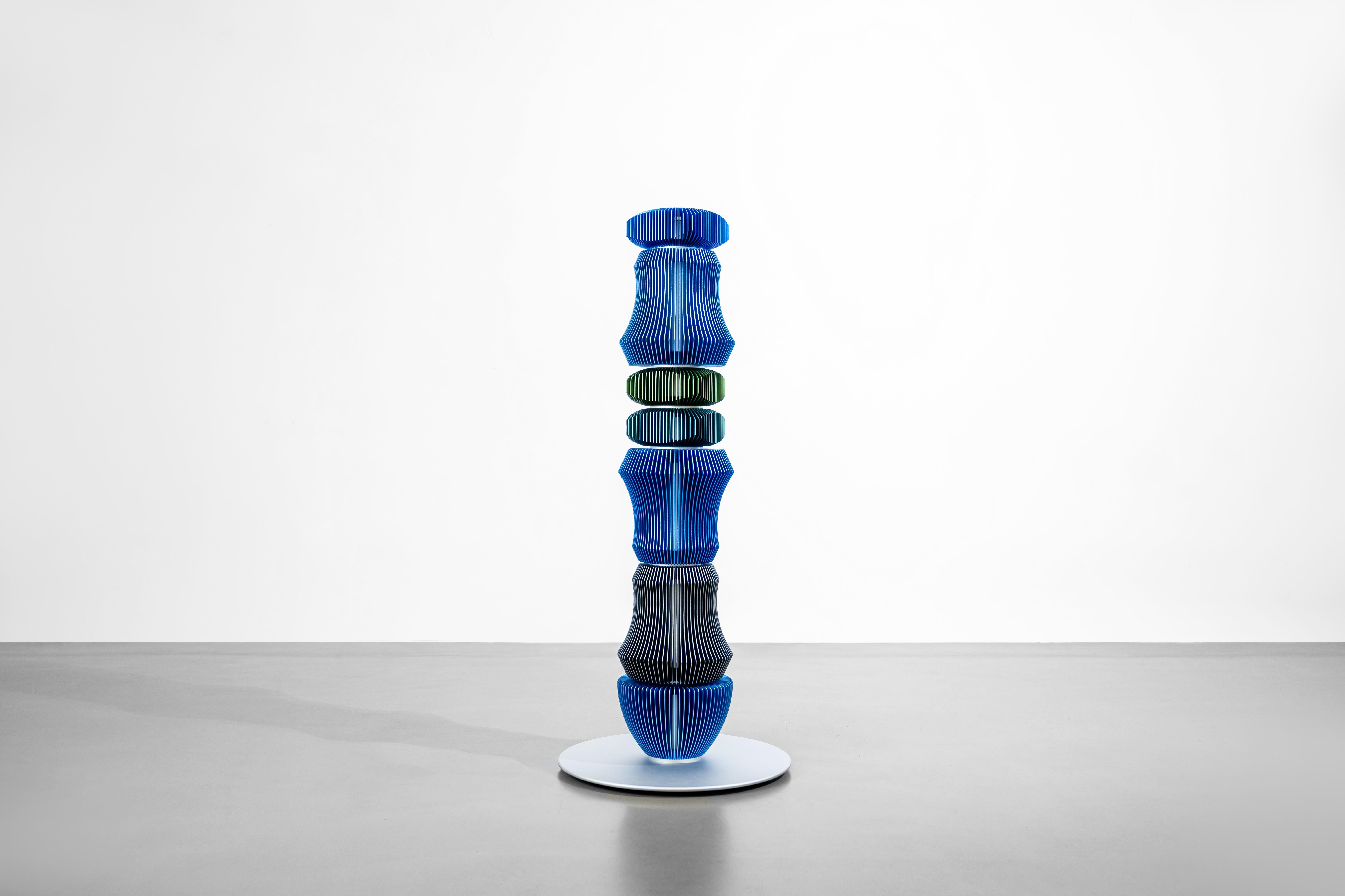 TOTEM-3 by Michael Young, Lámpara de pie de diseño contemporáneo en Nuevo estado para la venta en Beverly Hills, CA