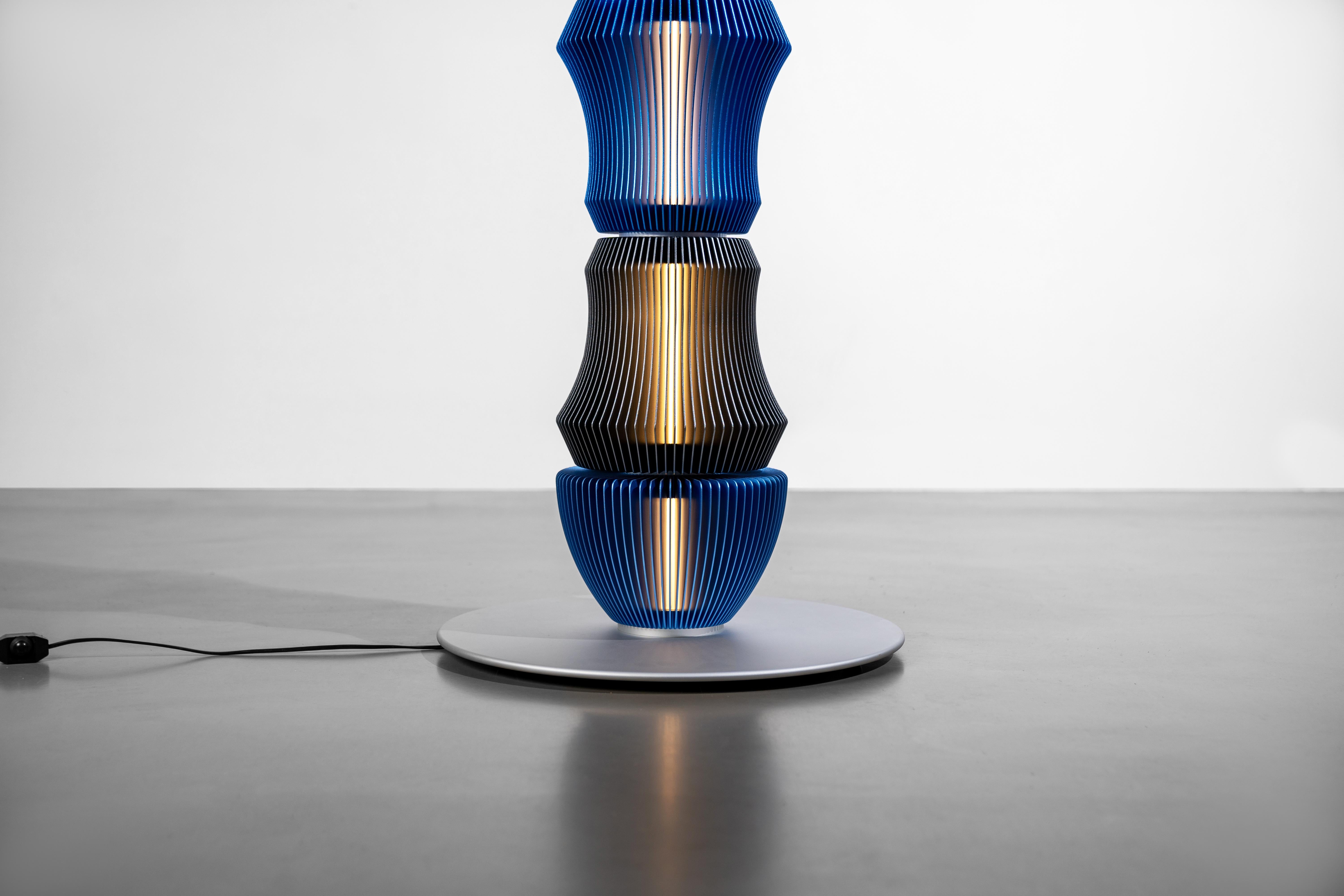 TOTEM-3 by Michael Young, Lámpara de pie de diseño contemporáneo en venta 1