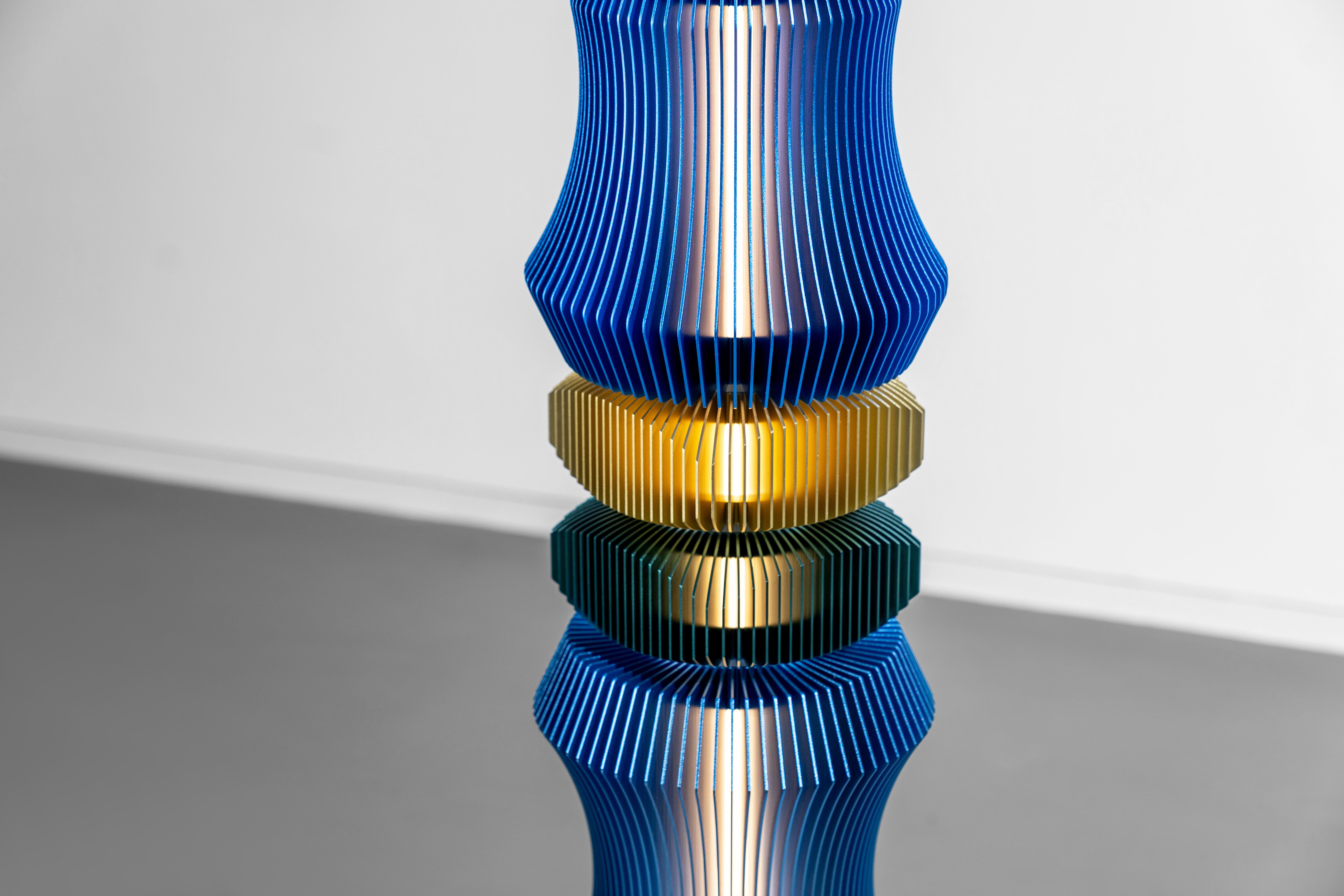 TOTEM-4 by Michael Young, lampadaire au design Contemporary en vente 7