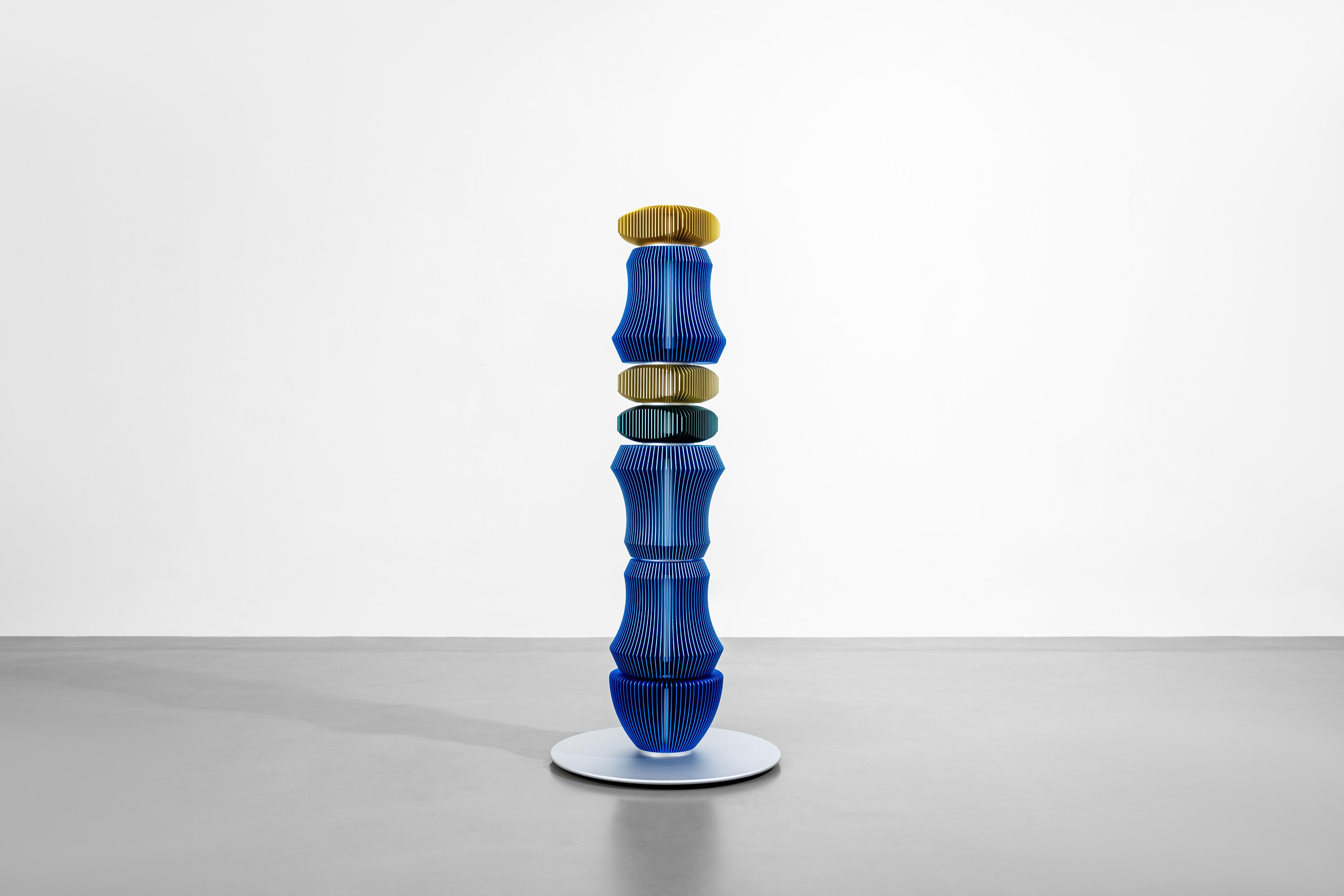 ALLTOTEMs by Michael Young - Sculpter la lumière -

Michael Young est réputé pour son utilisation innovante de l'aluminium dans ses œuvres. Ses créations mettent en évidence la polyvalence et l'attrait esthétique de ce matériau. L'utilisation de