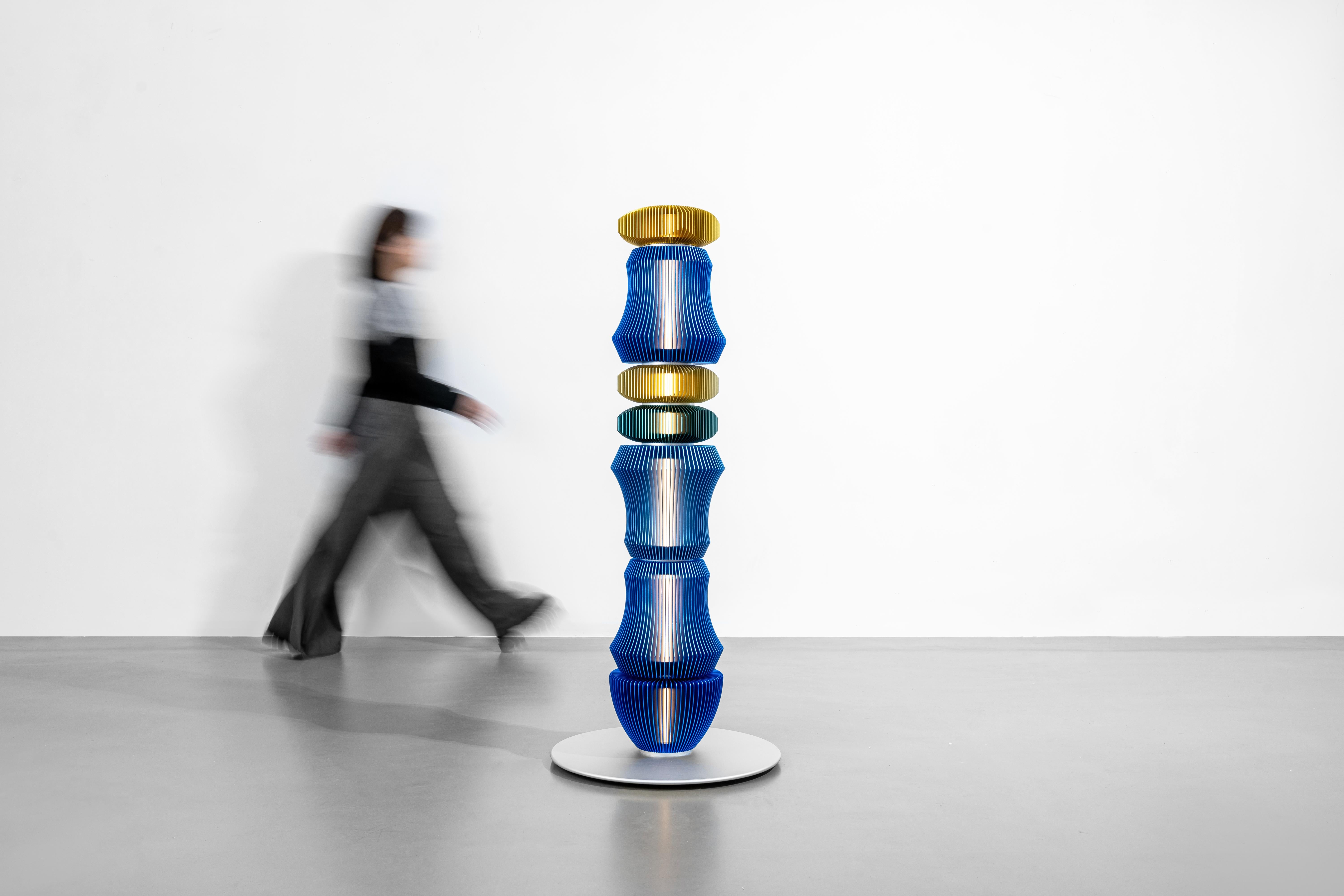XXIe siècle et contemporain TOTEM-4 by Michael Young, lampadaire au design Contemporary en vente