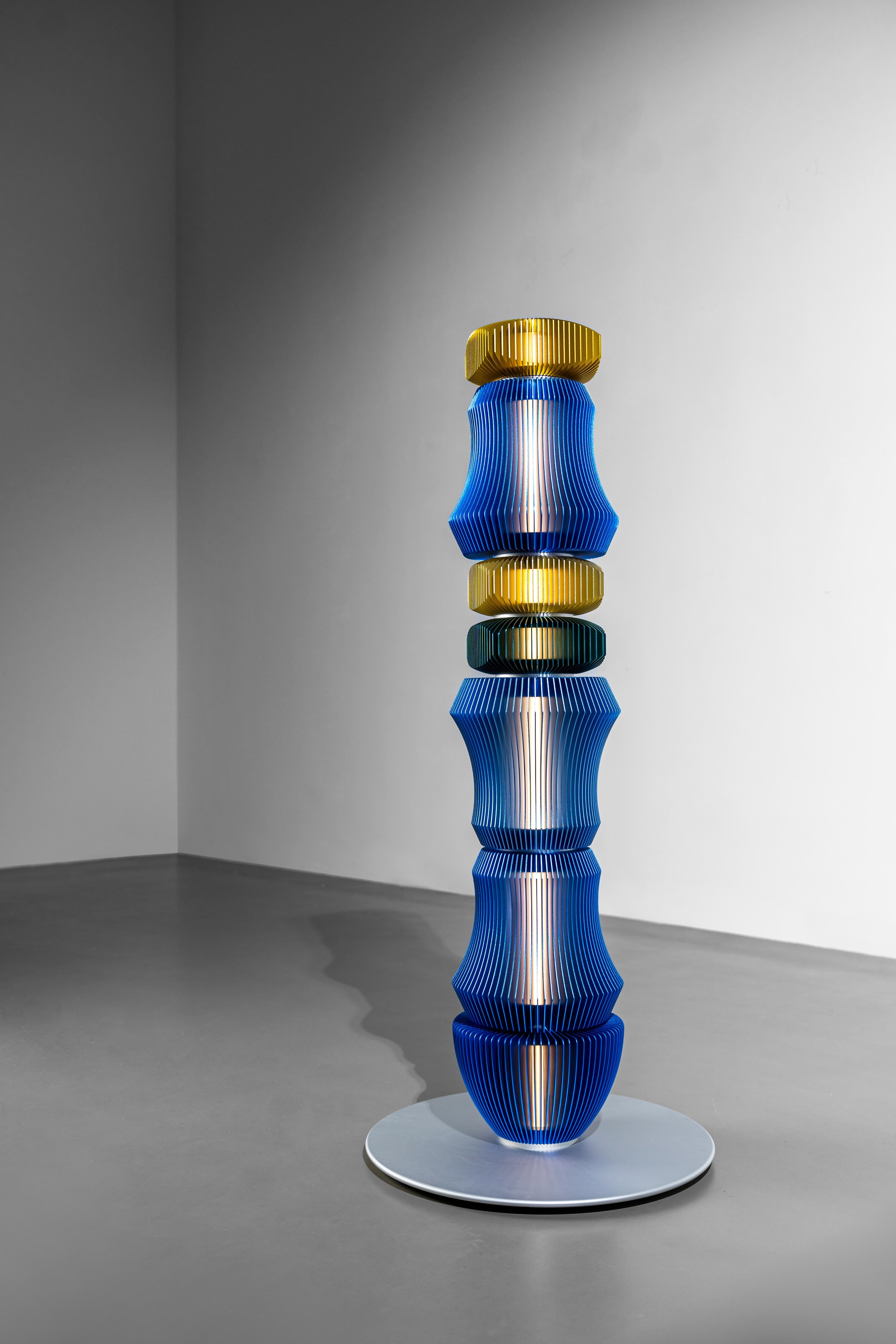 TOTEM-4 by Michael Young, lampadaire au design Contemporary en vente 1