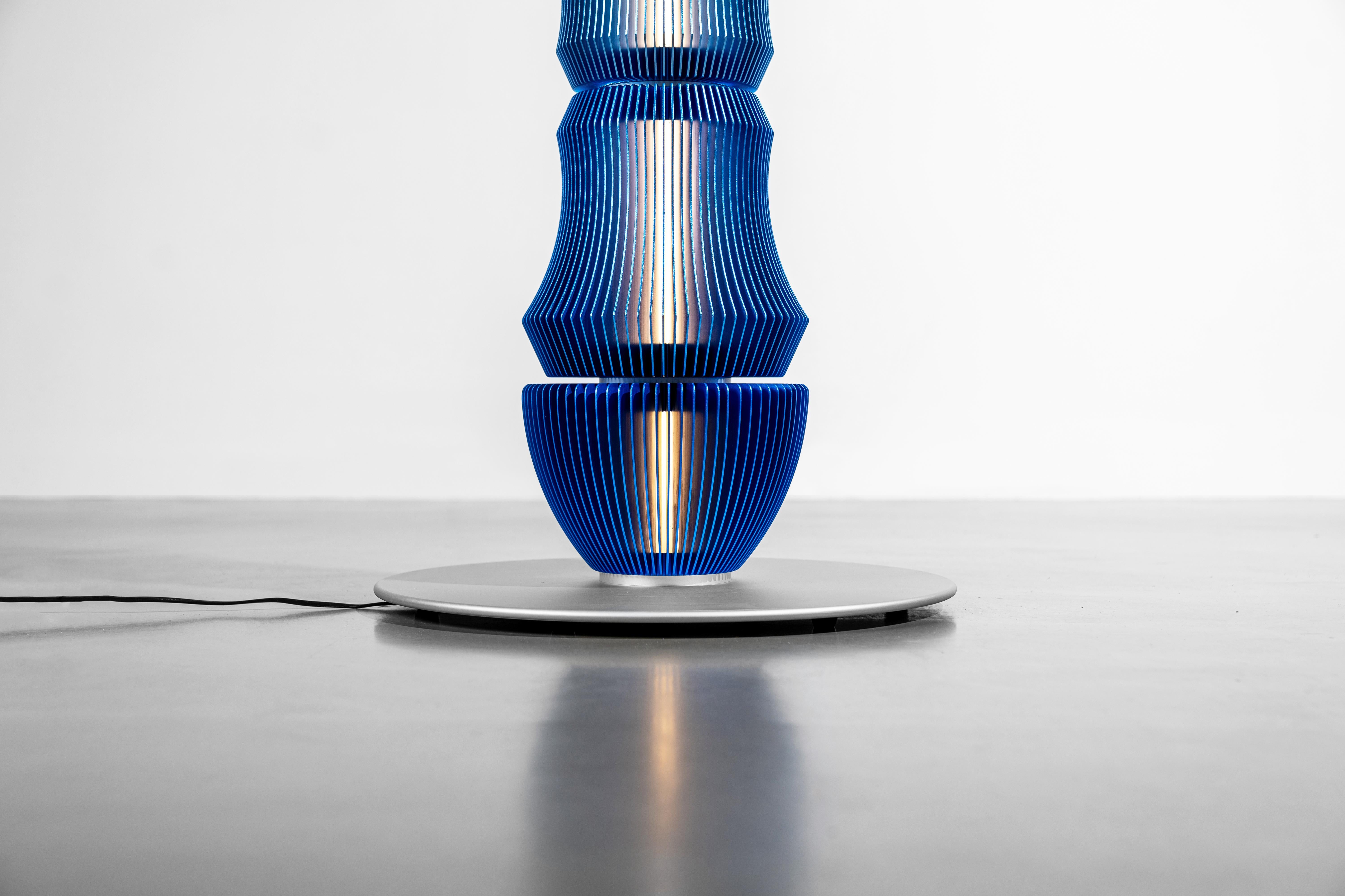 TOTEM-4 by Michael Young, lampadaire au design Contemporary en vente 4