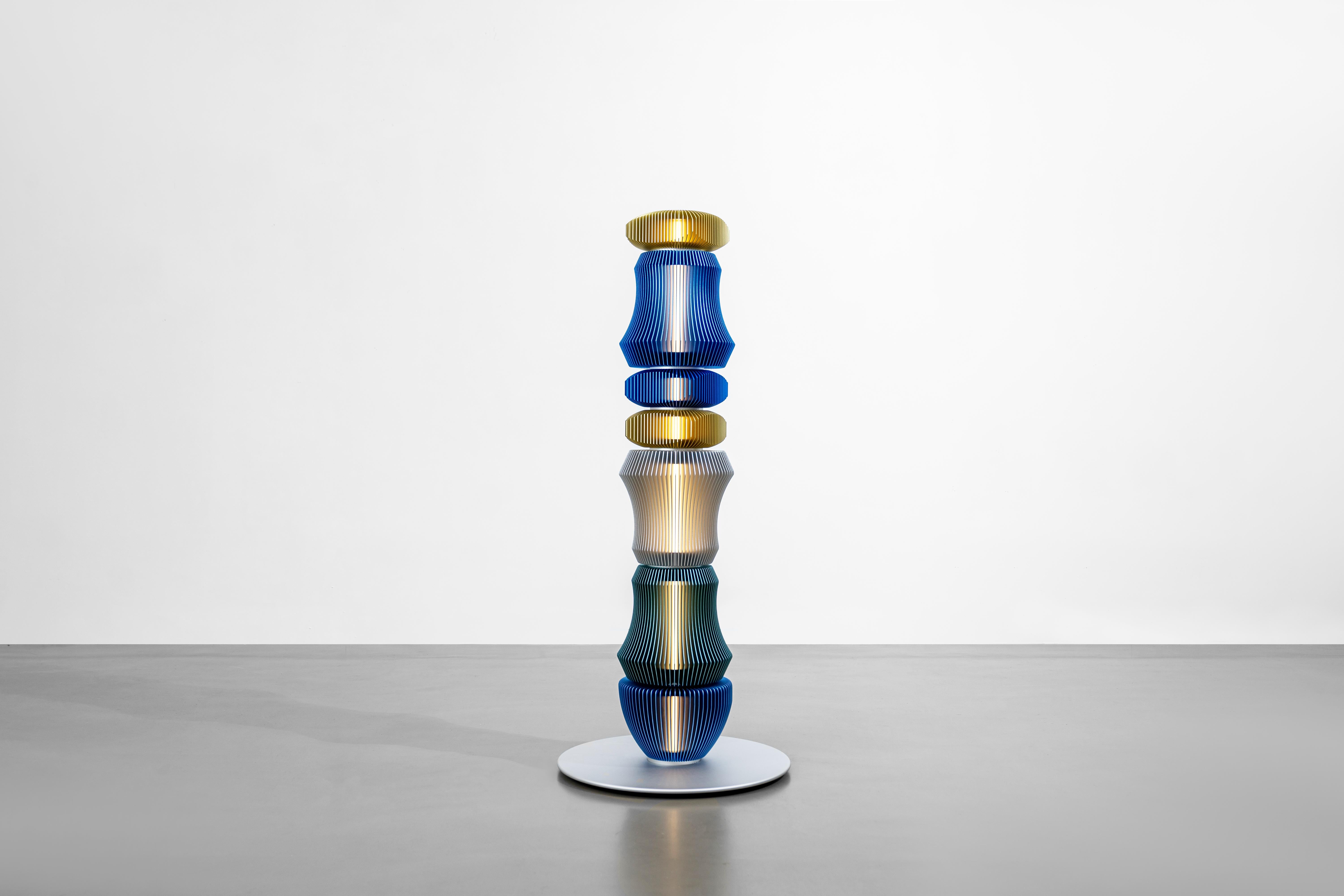 ALLTOTEMs by Michael Young - Sculpter la lumière -

Michael Young est réputé pour son utilisation innovante de l'aluminium dans ses œuvres. Ses créations mettent en évidence la polyvalence et l'attrait esthétique de ce matériau. L'utilisation de