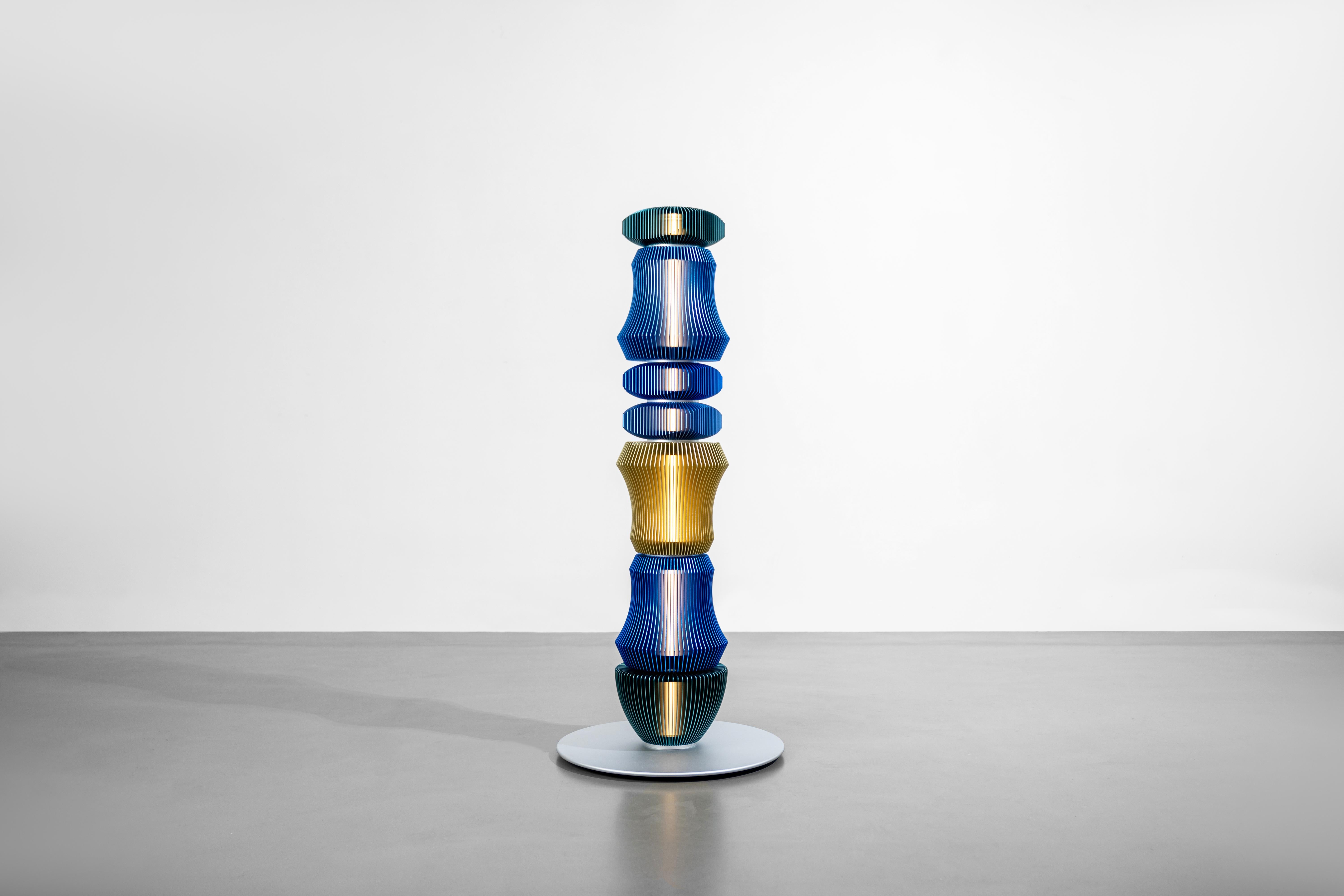 ALLTOTEMs di Michael Young - Scolpire la luce -

Michael Young è famoso per l'uso innovativo dell'alluminio nelle sue opere. Le sue creazioni evidenziano la versatilità e il fascino estetico di questo materiale. L'uso dell'alluminio da parte di