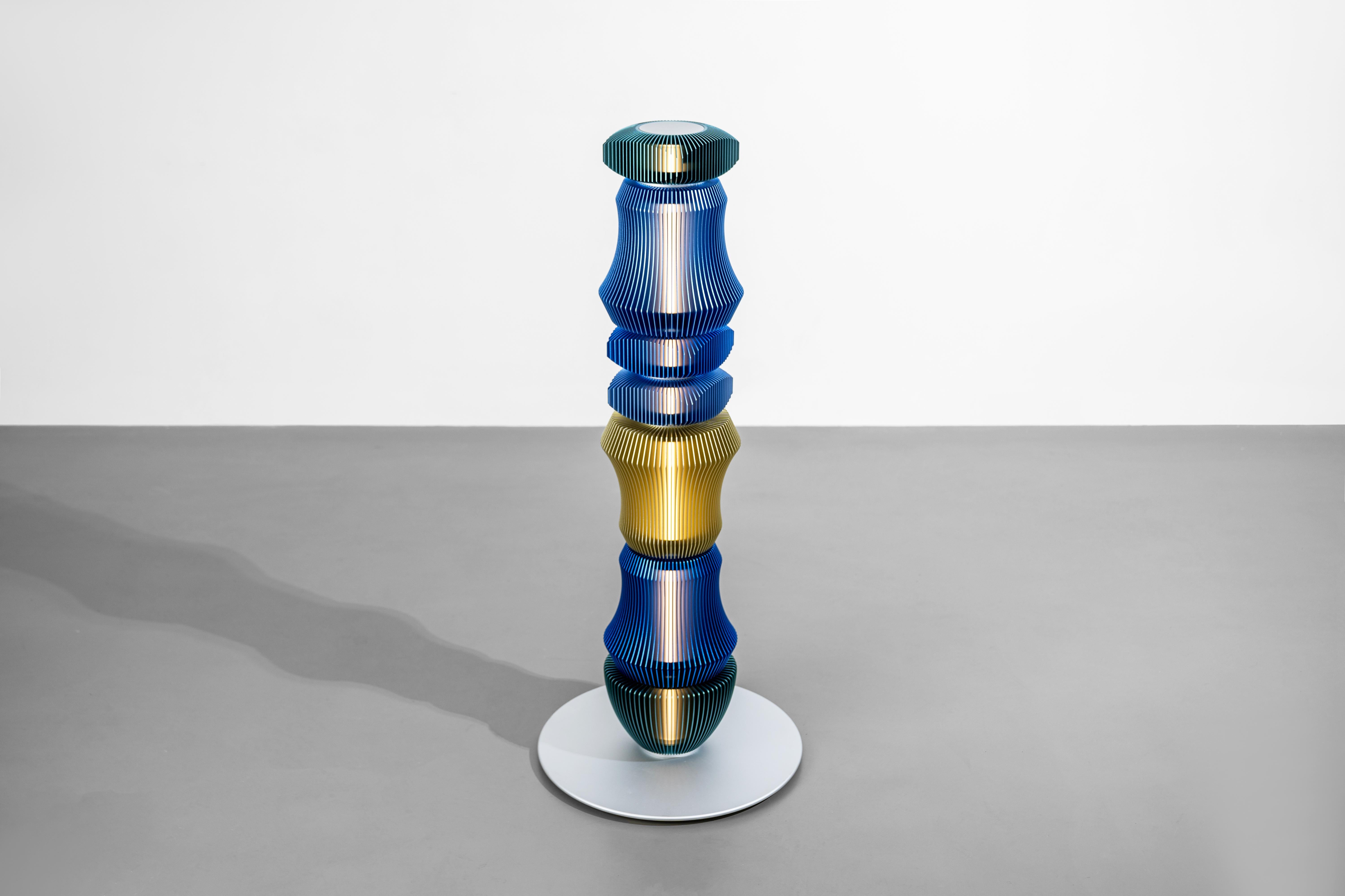 Alluminio TOTEM-6 di Michael Young, lampada da terra dal design contemporaneo in vendita