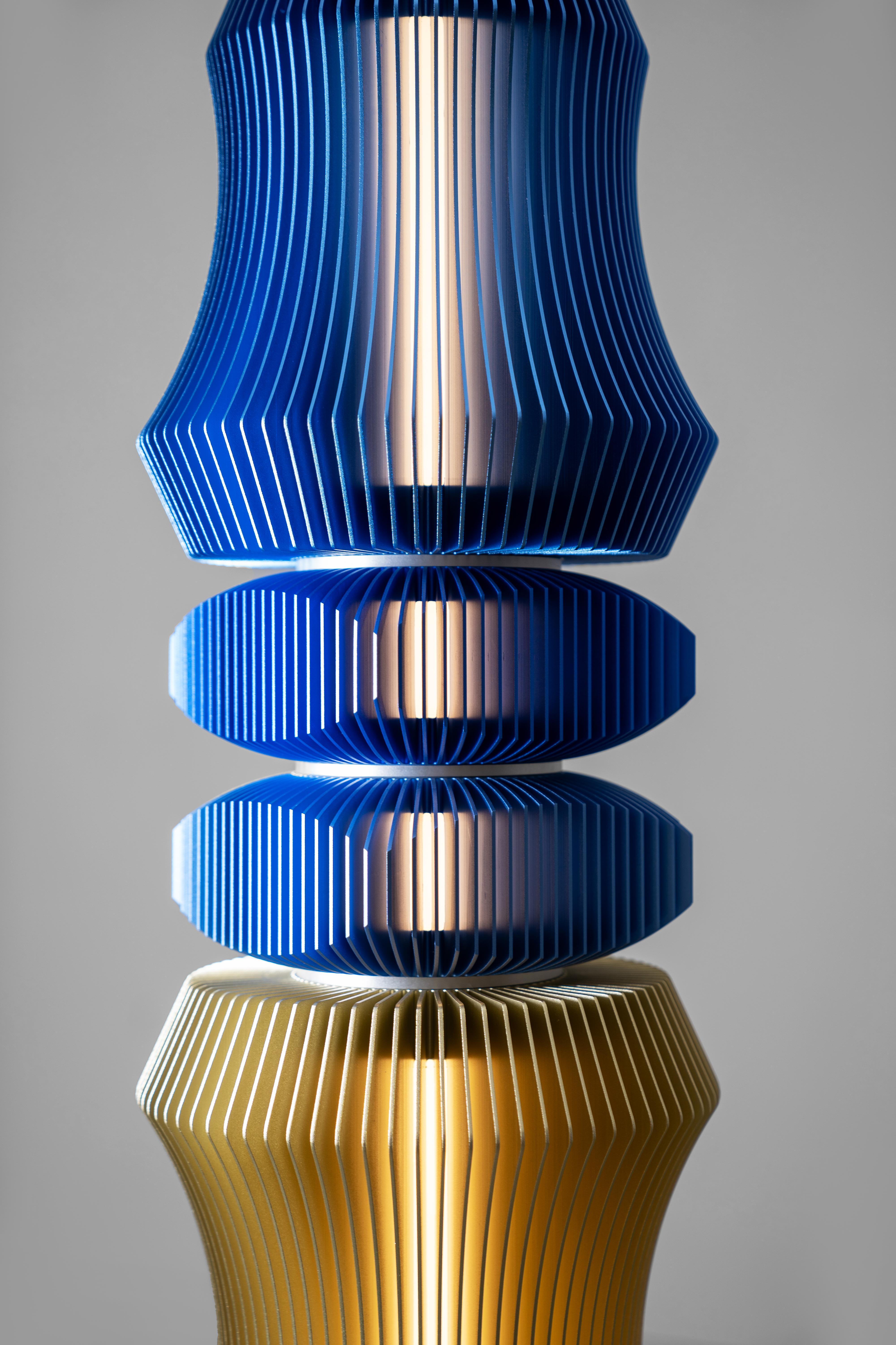 TOTEM-6 di Michael Young, lampada da terra dal design contemporaneo in vendita 3