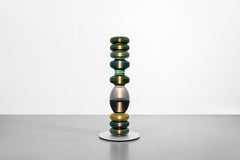 TOTEM-8 di Michael Young, lampada da terra dal design contemporaneo