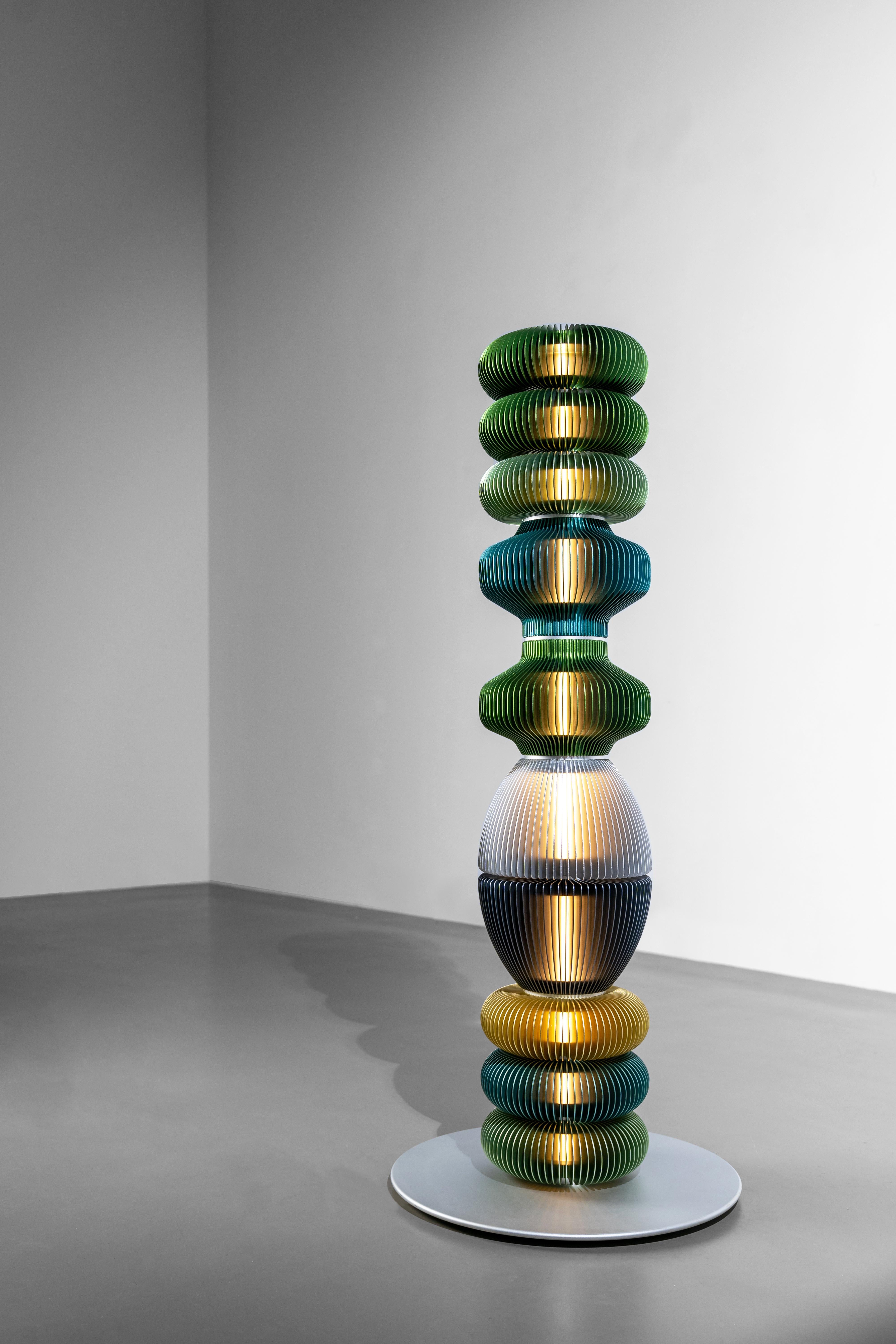 TOTEM-8 by Michael Young, lampadaire au design Contemporary en vente 1