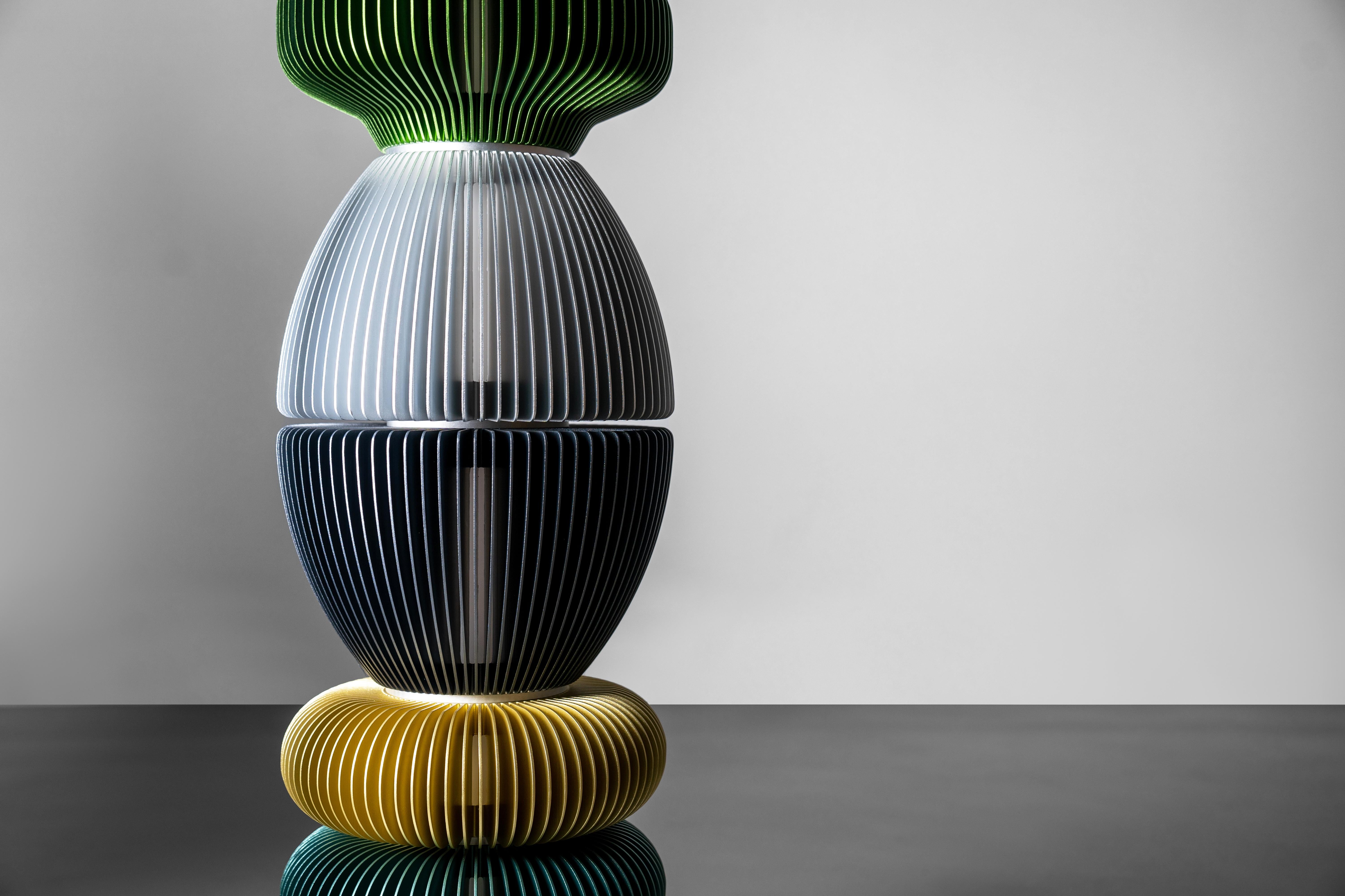 TOTEM-8 by Michael Young, lampadaire au design Contemporary en vente 4