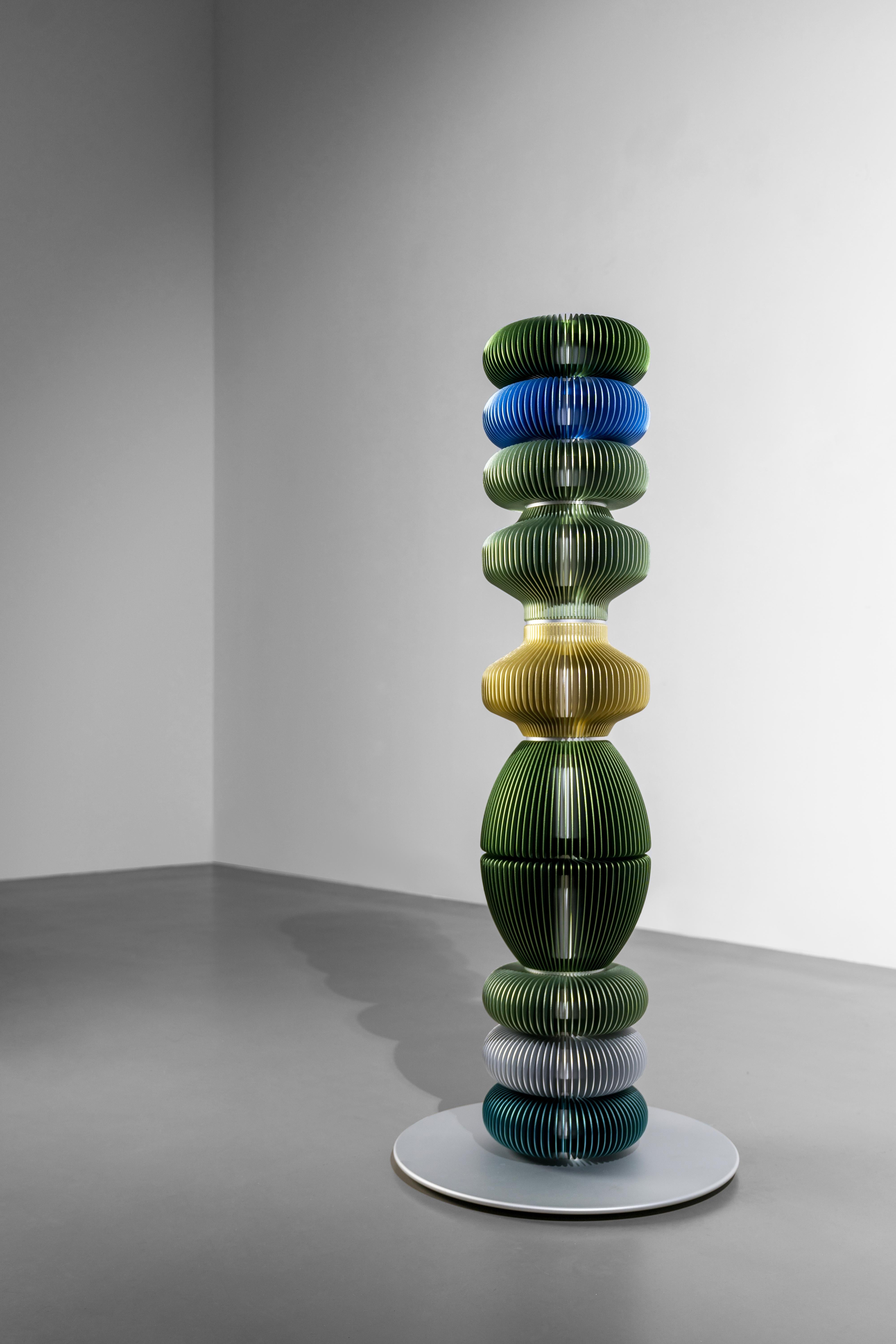 TOTEM-9 by Michael Young, lampadaire au design Contemporary en vente 1