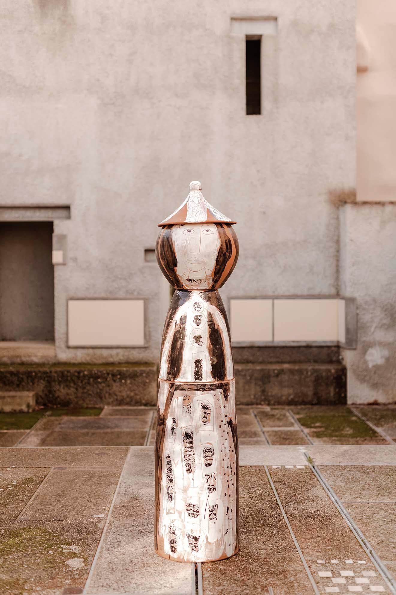 TOTEM-Keramikskulptur, eingraviert von den Künstlern Vincenzo D'alba + Antonio Marras im Zustand „Neu“ im Angebot in Ruffano, IT
