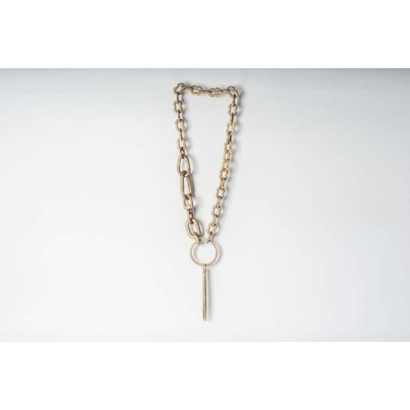 Totemic chain necklace in brass. Brass is silver plated and heavy acid treated.
Chain length (closure to closure): 580 mm