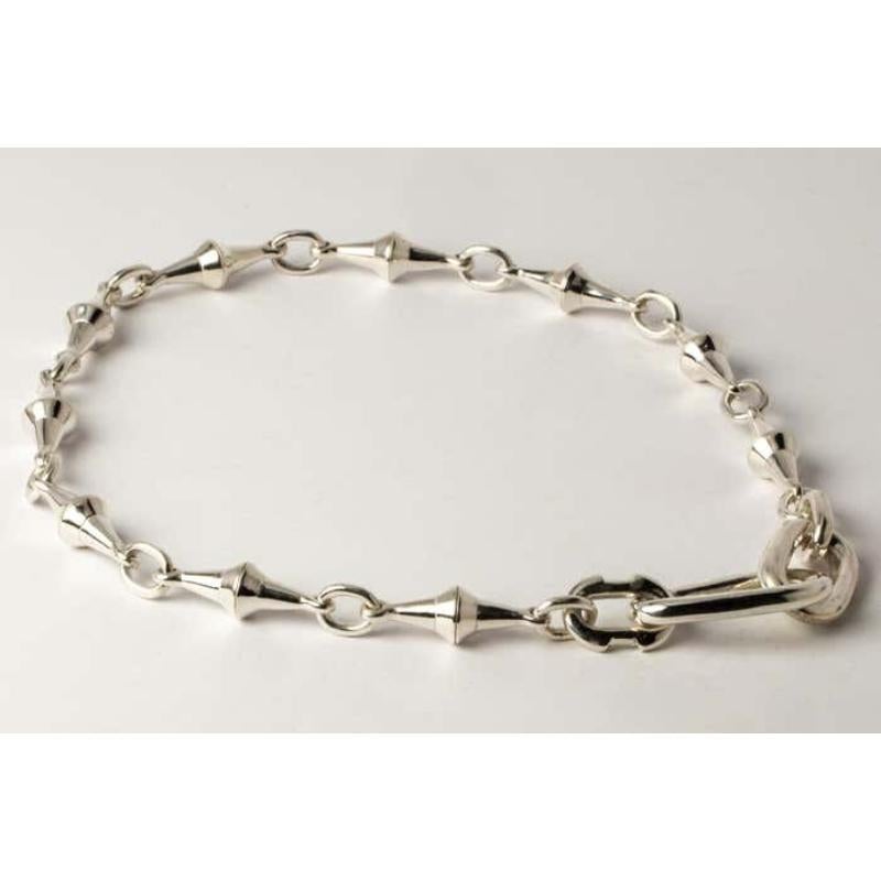 Totemic chain necklace in polished sterling silver.
Chain length (closure to closure): 550 mm