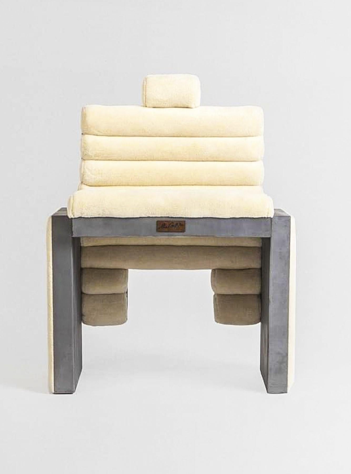 Chaise Totem de The Cult
Dimensions : L 50 x D 50 x H 80 cm
MATERIAL : tapisserie, velours, acier inoxydable

The Cult Studio génère des solutions et des expériences émotionnelles à différentes échelles de projets et de clients. Nous nous efforçons