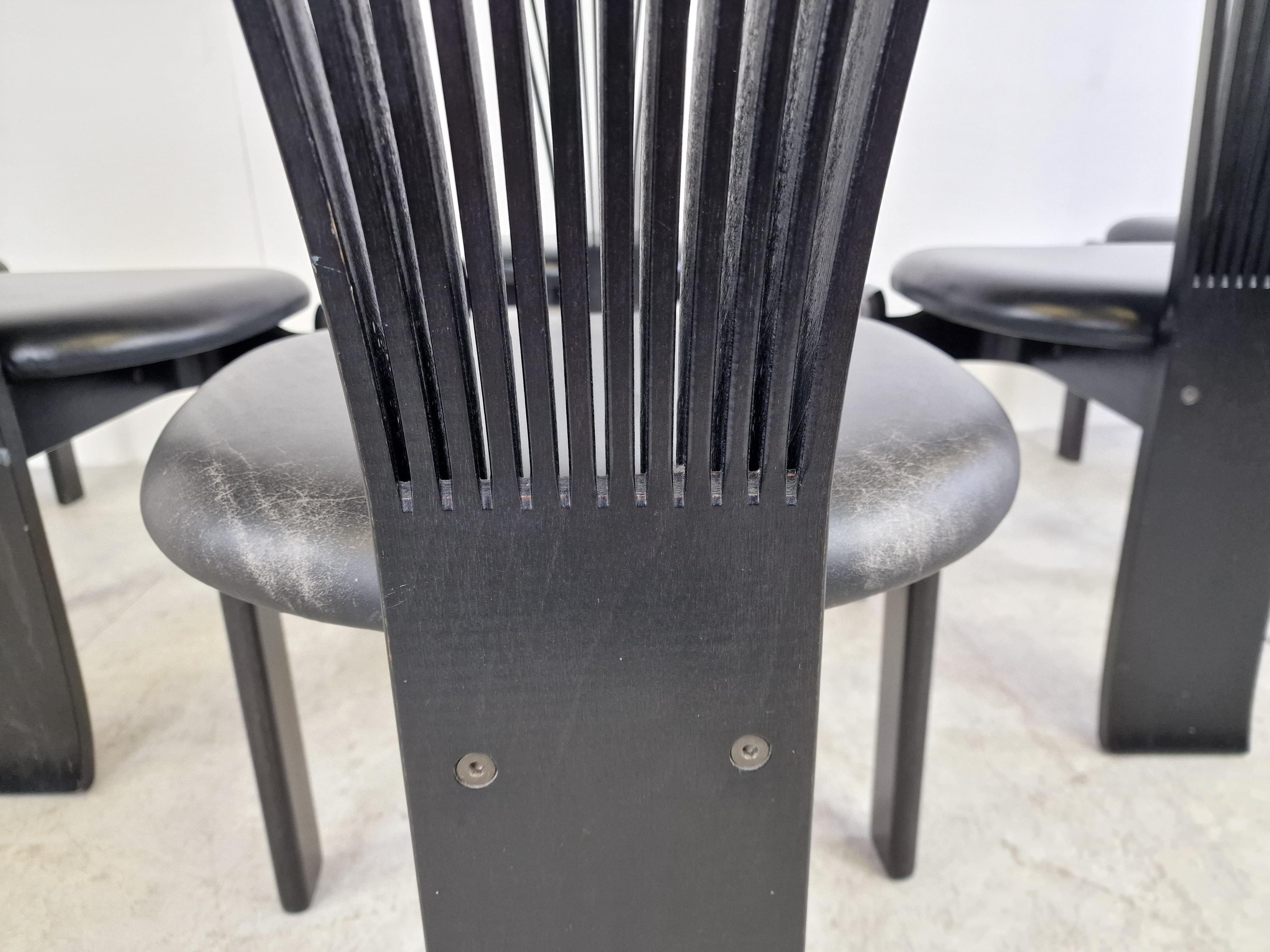 Scandinavian Postmodern diing chairs designed by Torsten Nilsen for Westnofa.

Striking design with ebonized wooden frames and leather seats.

Good overall condition.

1980s - Norway

Dimensions:
Height: 87cm/34.25