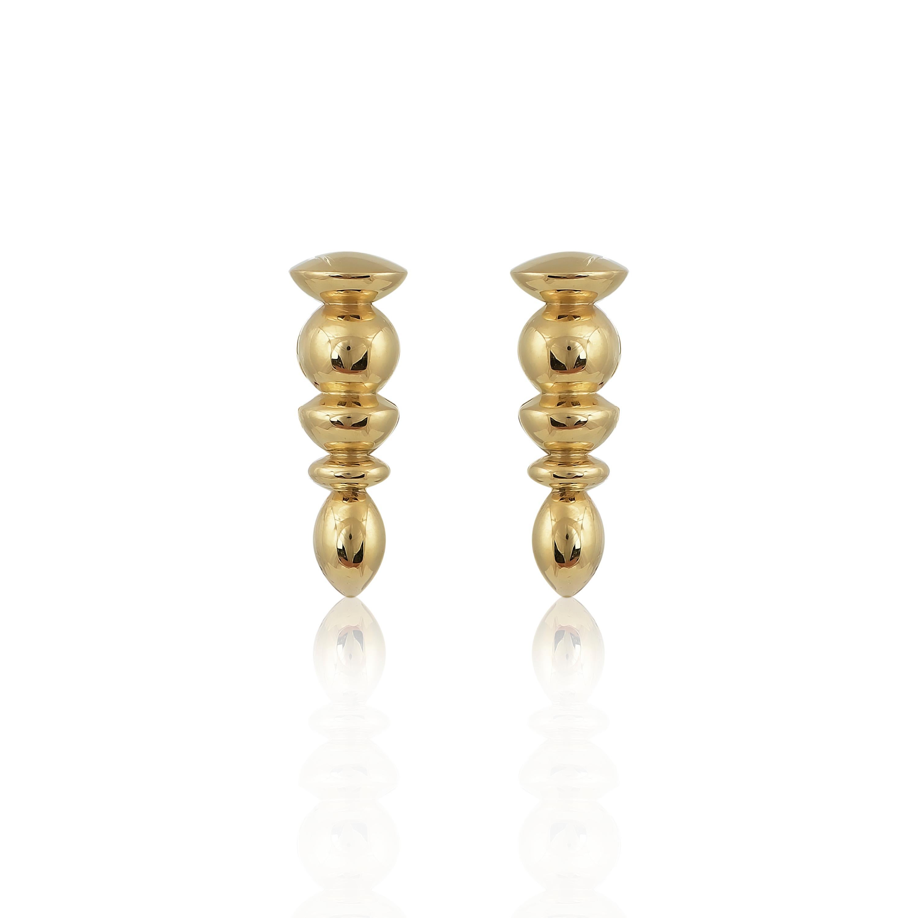 Designer: Alexia Gryllaki
Dimensions: L19x6.7x22mm
Weight: approximately 12.3g (pair)  
Barcode: NEX3004

Totem cufflinks in 18 karat yellow gold  and they can be customised by setting a sapphire on the back of both cufflinks, or engraving the back