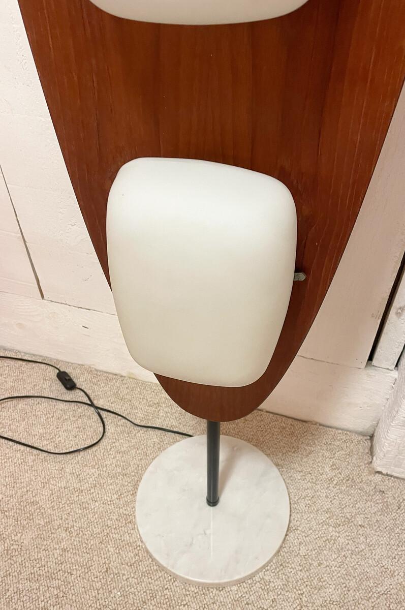 Italiano Lampada da terra Totem di Goffredo Reggiani, Wood, Marmo e Opalina, Italia, anni '70 in vendita