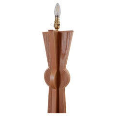 Lampada da terra Totem, di Josh Page Studio. Oak con bordo in Beeche. Fatto a mano