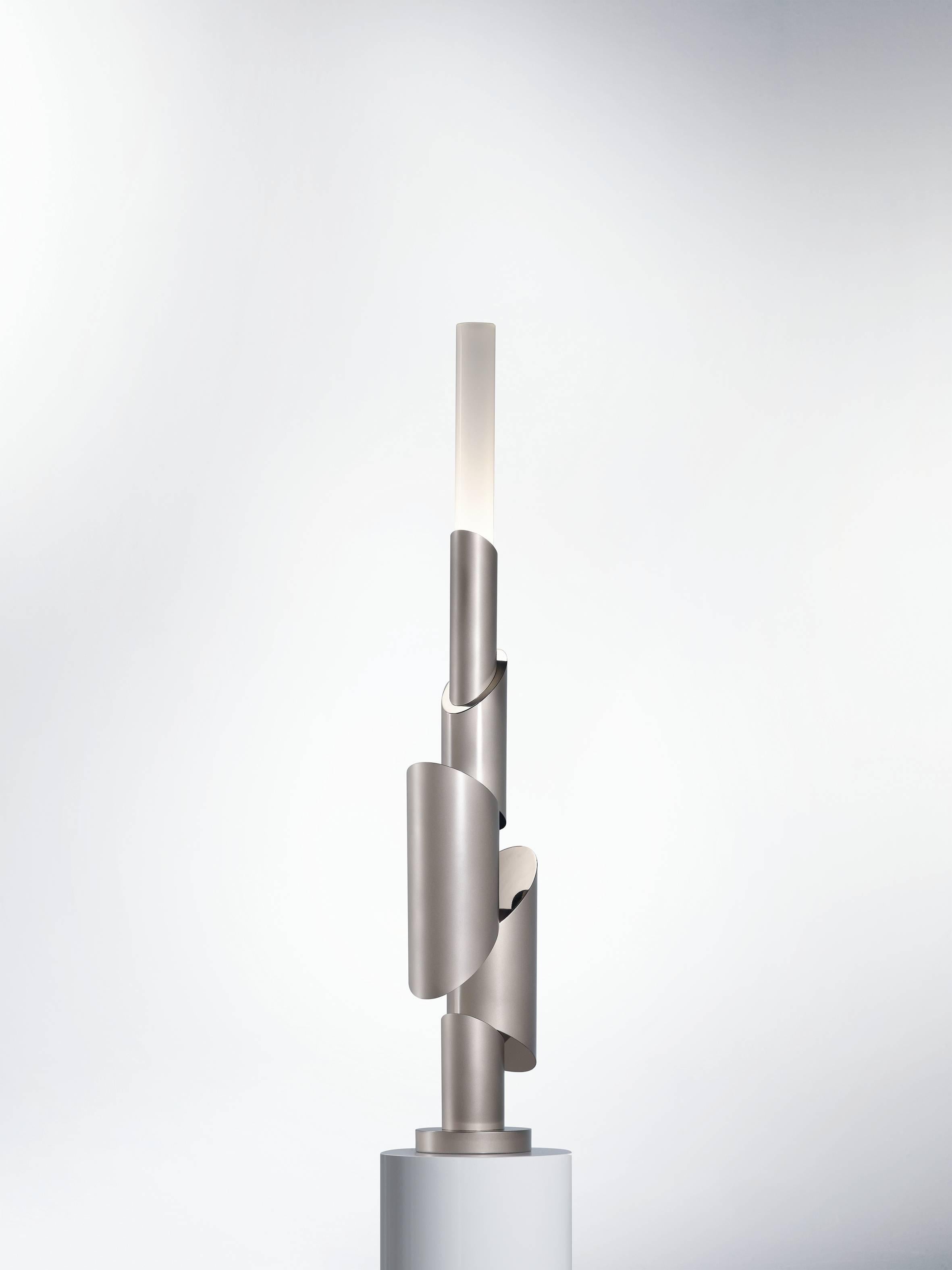 Totem II, table lamp, signed William Guillon 
Limited Edition of 12
Signed and numbered
Solid aluminium, smoke nickel / copper finish.
Sand-blasted / Polished.
Dimensions: 85 x 16 x 13 cm 
Handsculpted in France




Collapse