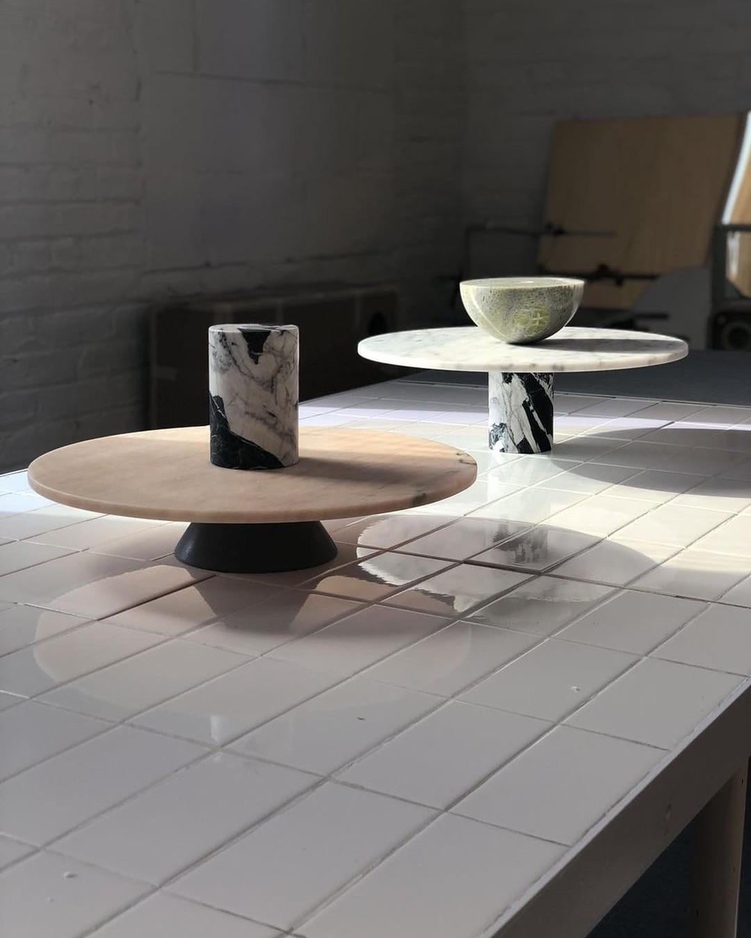 italien Totem II - Centre de table en marbre en vente