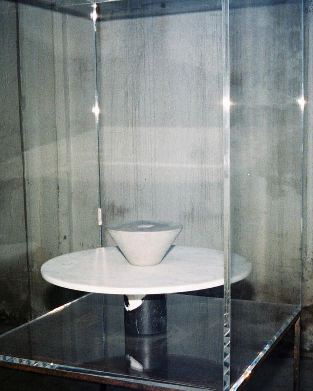 Totem II - Centre de table en marbre en vente 2