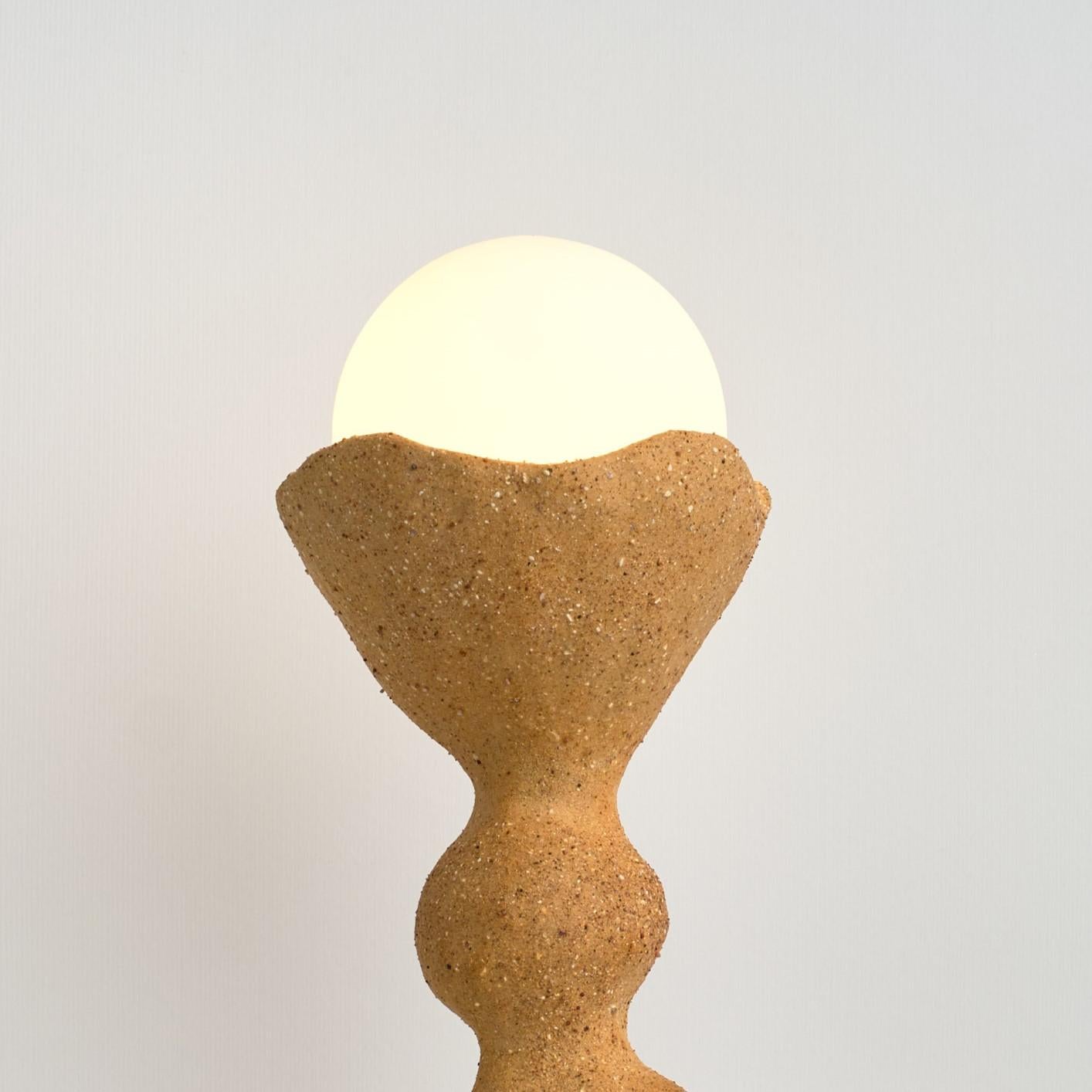 XXIe siècle et contemporain Lampe de table Totem II de Camila Apaez en vente