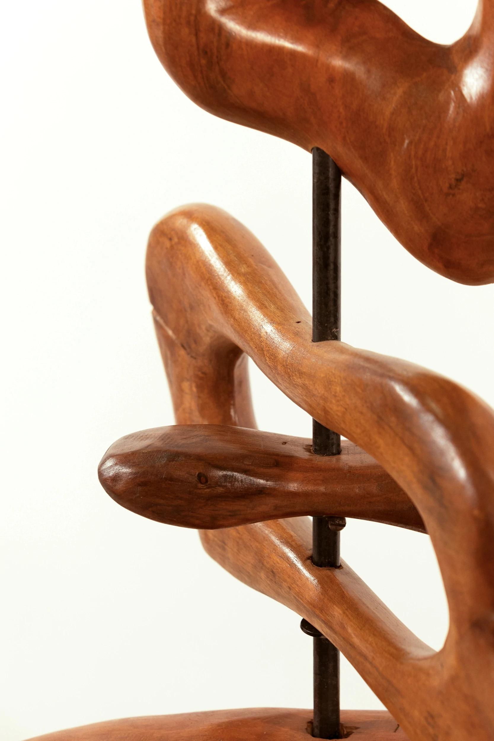 Fin du 20e siècle Totem en bois sculpté France, vers 2000 en vente
