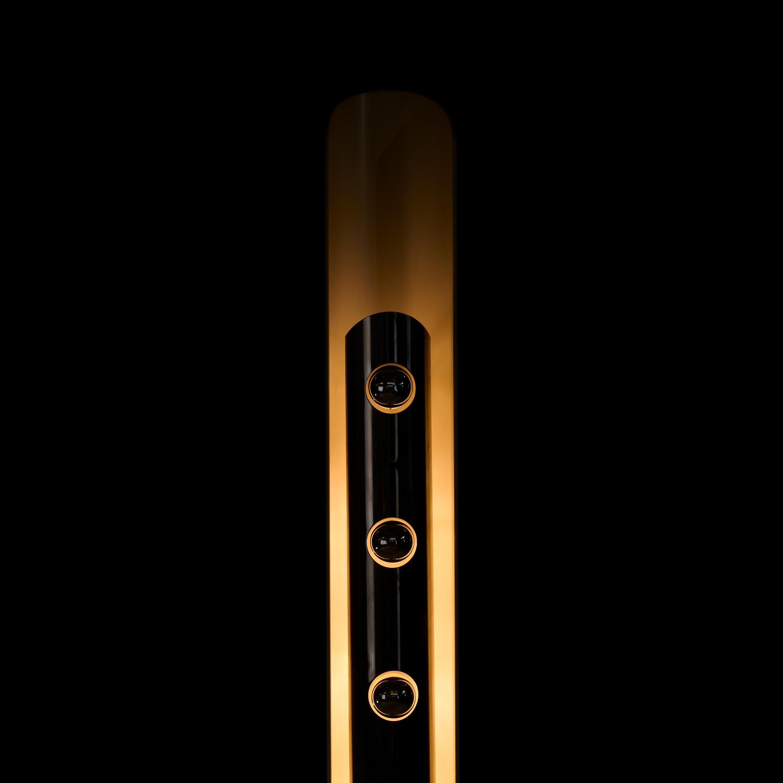 Fine XX secolo Lampada Totem con 5 lampadine di Enrico Tronconi, Italia c.C. anni '70 in vendita