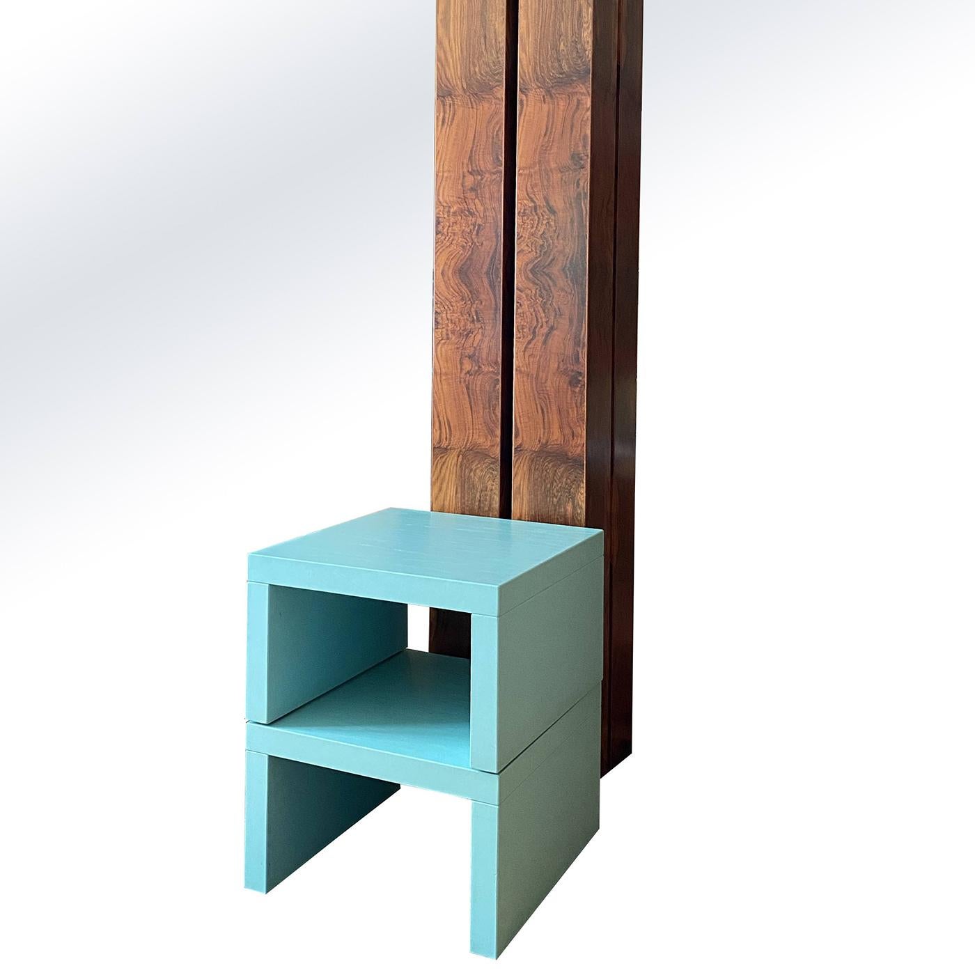 This decorative piece showcases the exceptional design of Ferdinando Meccani. The work comprises two tall columns crafted from solid walnut, boasting a rich combination of warm brown tones, paired with two small benches featuring a bright blue