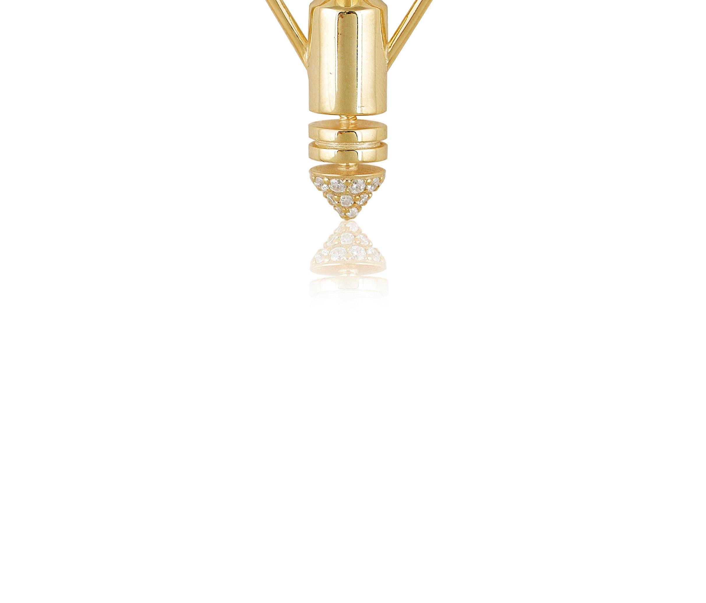 Round Cut Totem Pendant in 18 Karat Yellow Gold with Diamonds For Sale