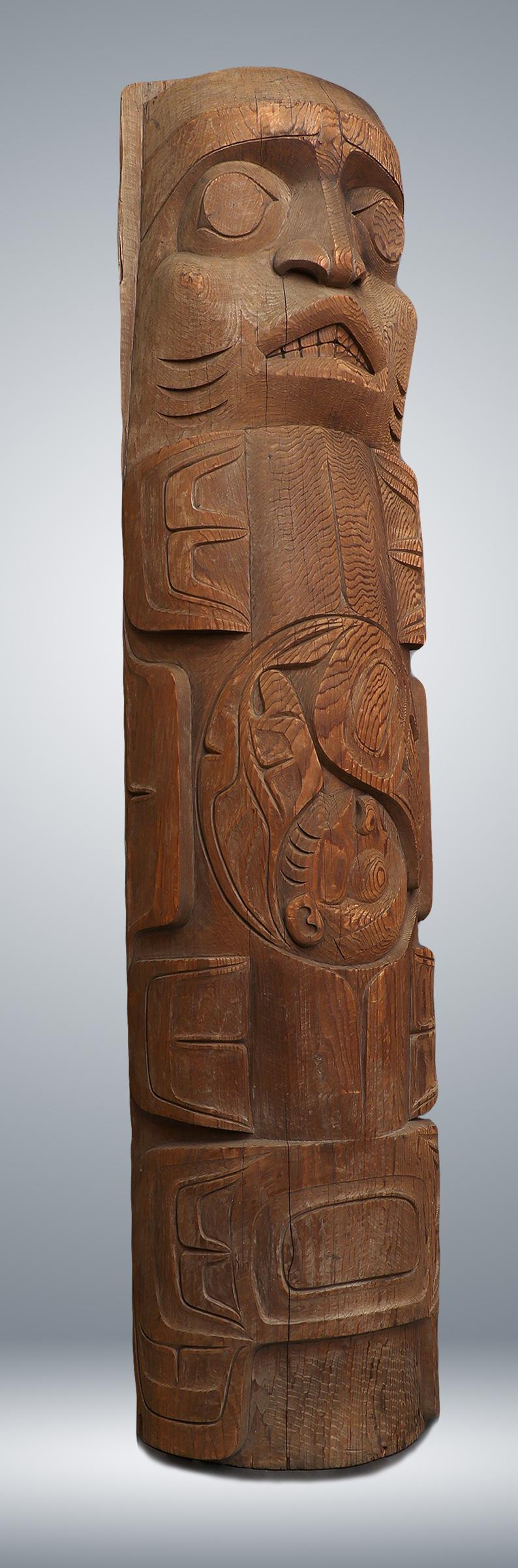 Totemstange, „Shark Mother“, geschnitztes Holz an der Nordwestküste von Duane Pasco (Indigene Kunst (Nord-/Südamerika)) im Angebot