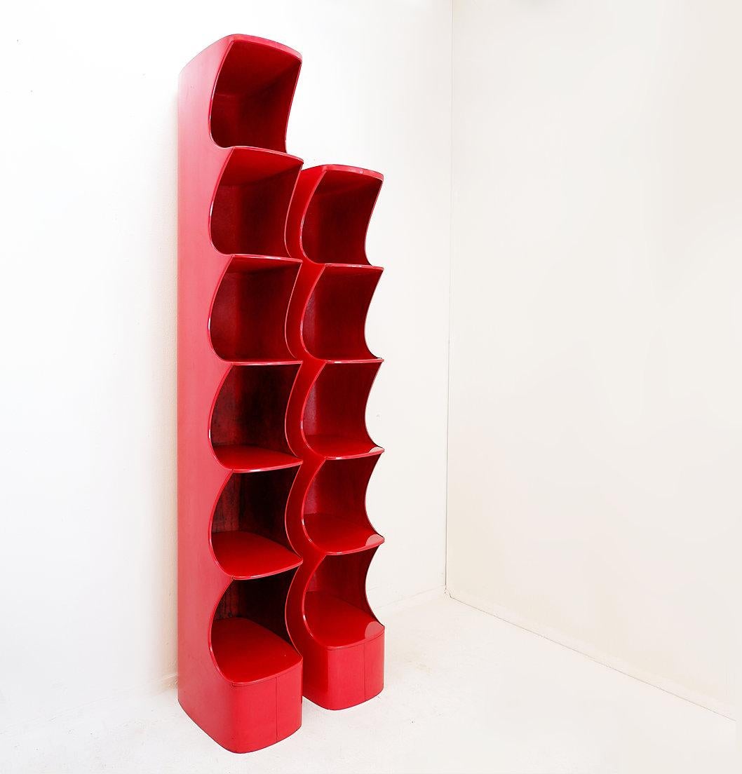 Totem shelve by Valeric Doubroucinskis for Rodier, 1970s
Totem - 1970s - Vintage
Measures : 30x44cm H:172cm
Material : Fiberglass
Knitwear shelves specially manufactured for the Rodier store interiors in the 1970's. Great display for your books,
