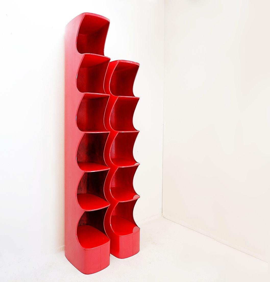 Totem shelve by Valeric Doubroucinskis for Rodier, 1970s
Rodier - 1970s - Vintage
Measures : 30x44cm H:208cm
Material : Fiberglass
Knitwear shelves specially manufactured for the Rodier store interiors in the 1970's. Great display for your books,