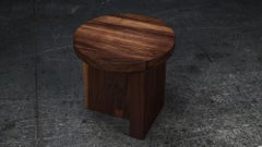 Tavolino TOTEM di AMBROZIA, Noce massiccio (Piccolo)