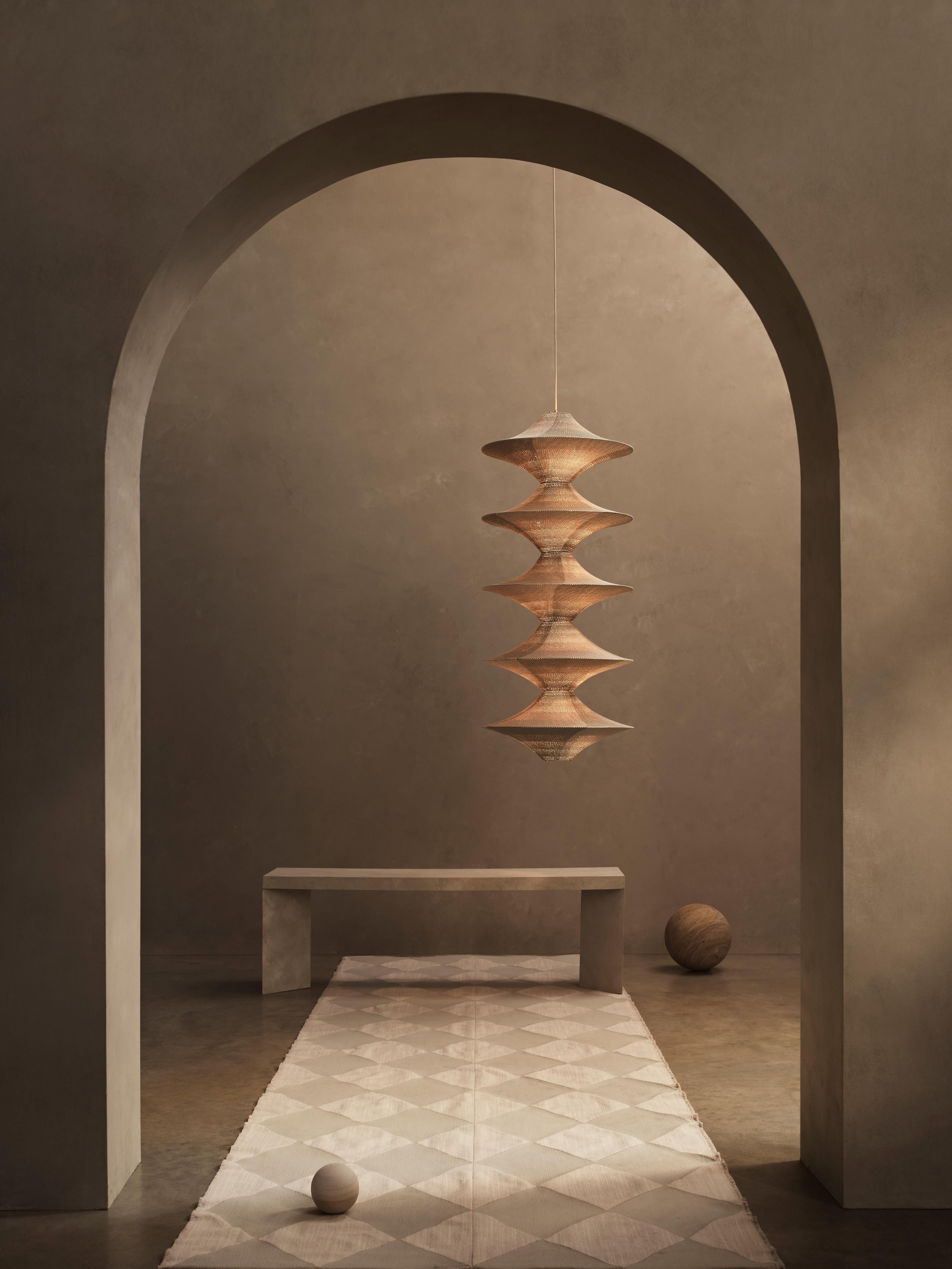 Scandinave moderne Pendentif Arlequin Totem Solitaire fait à la main, Ø60cm/23.6in en vente