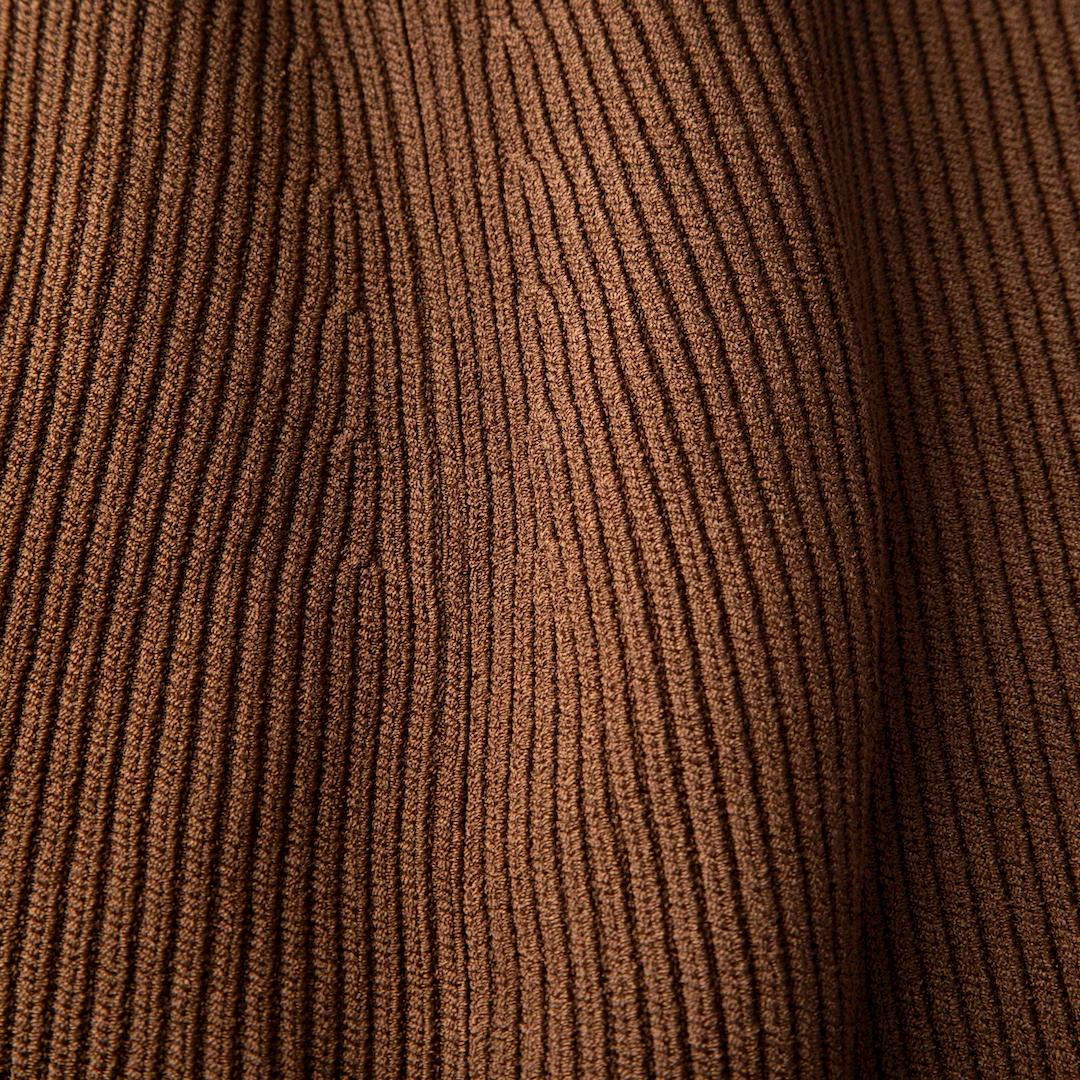 Marron TOTÊME Robe en maille compacte incurvée marron Taille M en vente