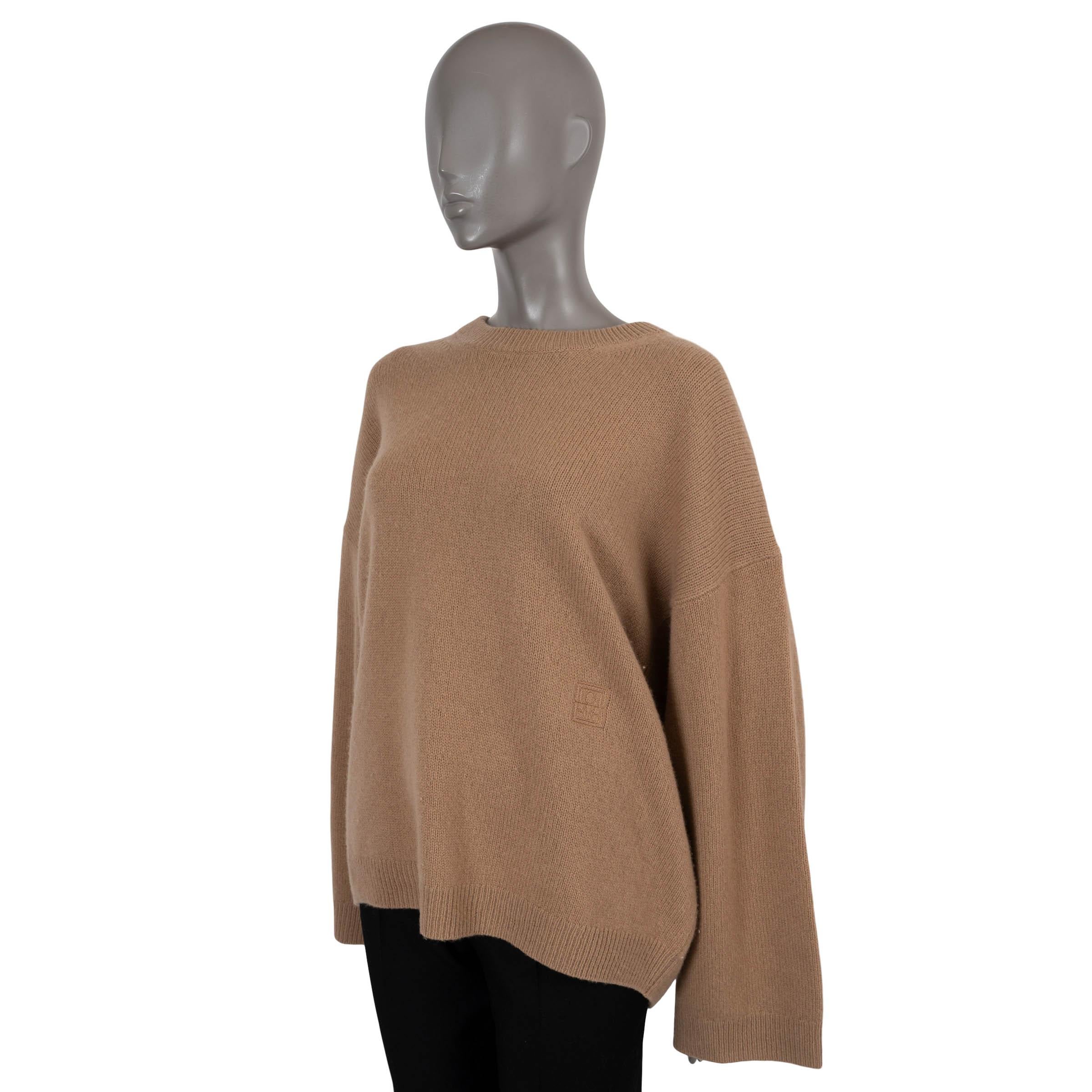 100% authentic Totême crewneck sweater in camel brown cashmere (100%). Features a relaxed silhouette with slightly dropped shoulders, rib-knit trims and split hem. Has been worn and is in excellent condition.

Measurements
Tag Size	L
Size	L
Shoulder