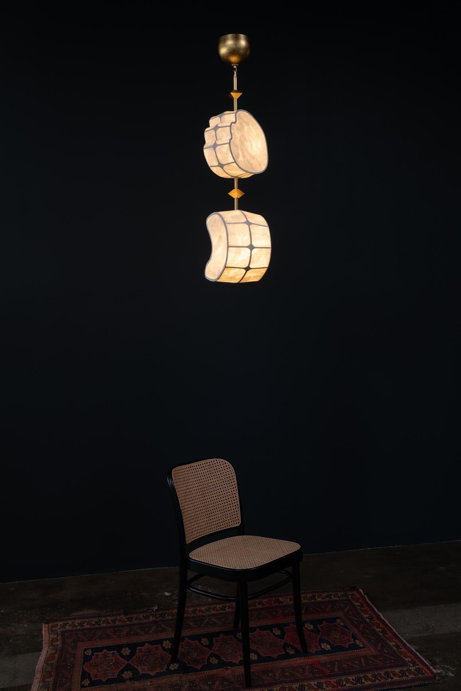 Ottone Pendente Totemic 5(4) di Andrea Claire Studio in vendita