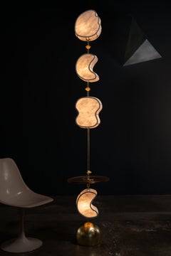 Totemic Standing 4(3)T di Andrea Claire Studio