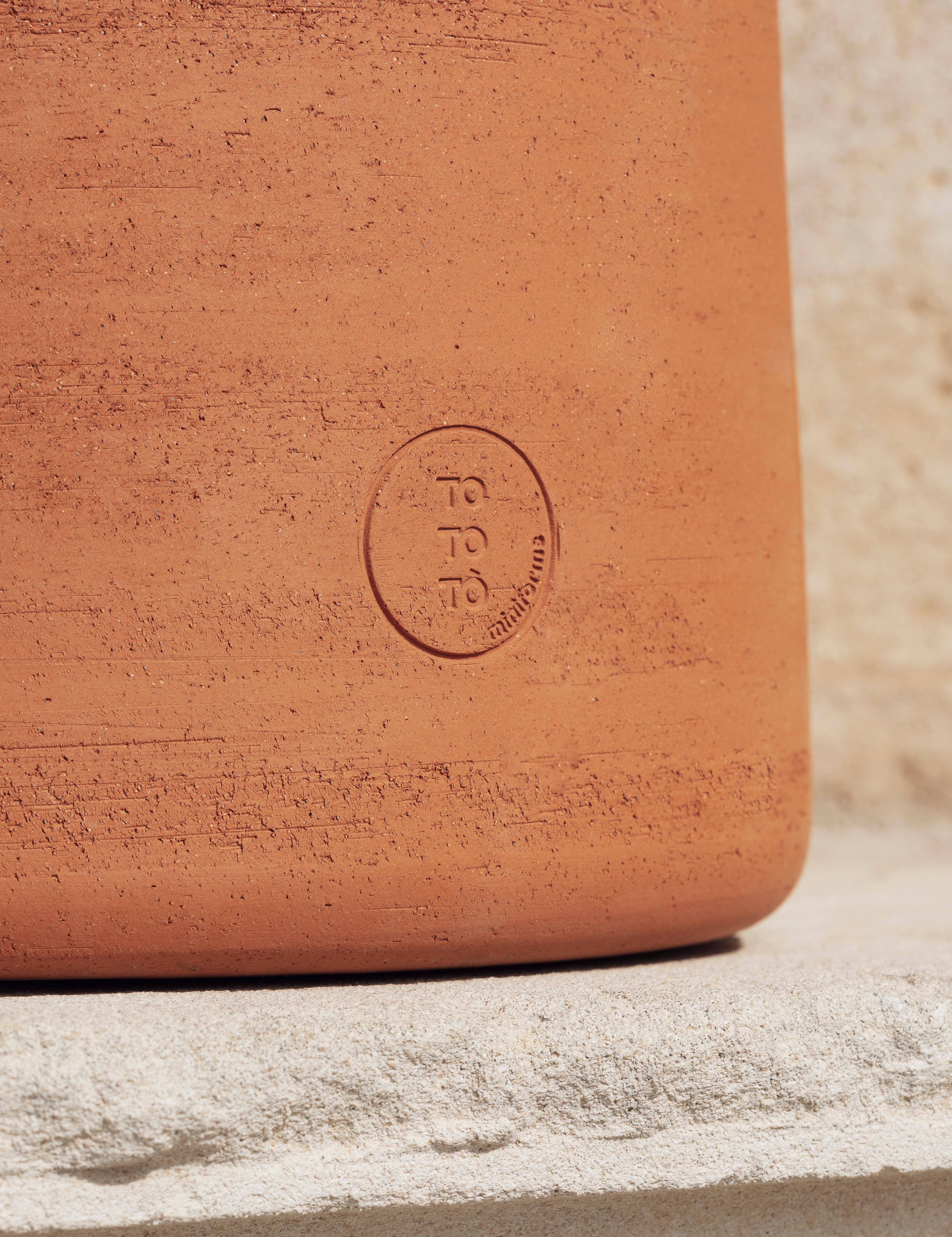 Argile Table basse Tototo en terre cuite de Paolo Cappello et Simone Sabati en vente