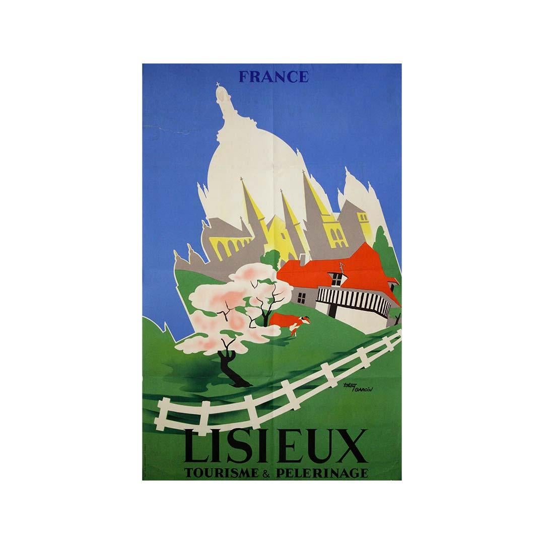 Eine pastorale Einladung in das Herz der Normandie

Dieses leuchtende Reiseplakat für Lisieux aus der Mitte des Jahrhunderts - geschaffen von der Künstlerin Totsy Garcin um 1950 - ist ein lebendiger und idealisierter Aufruf zur Wallfahrt und zum