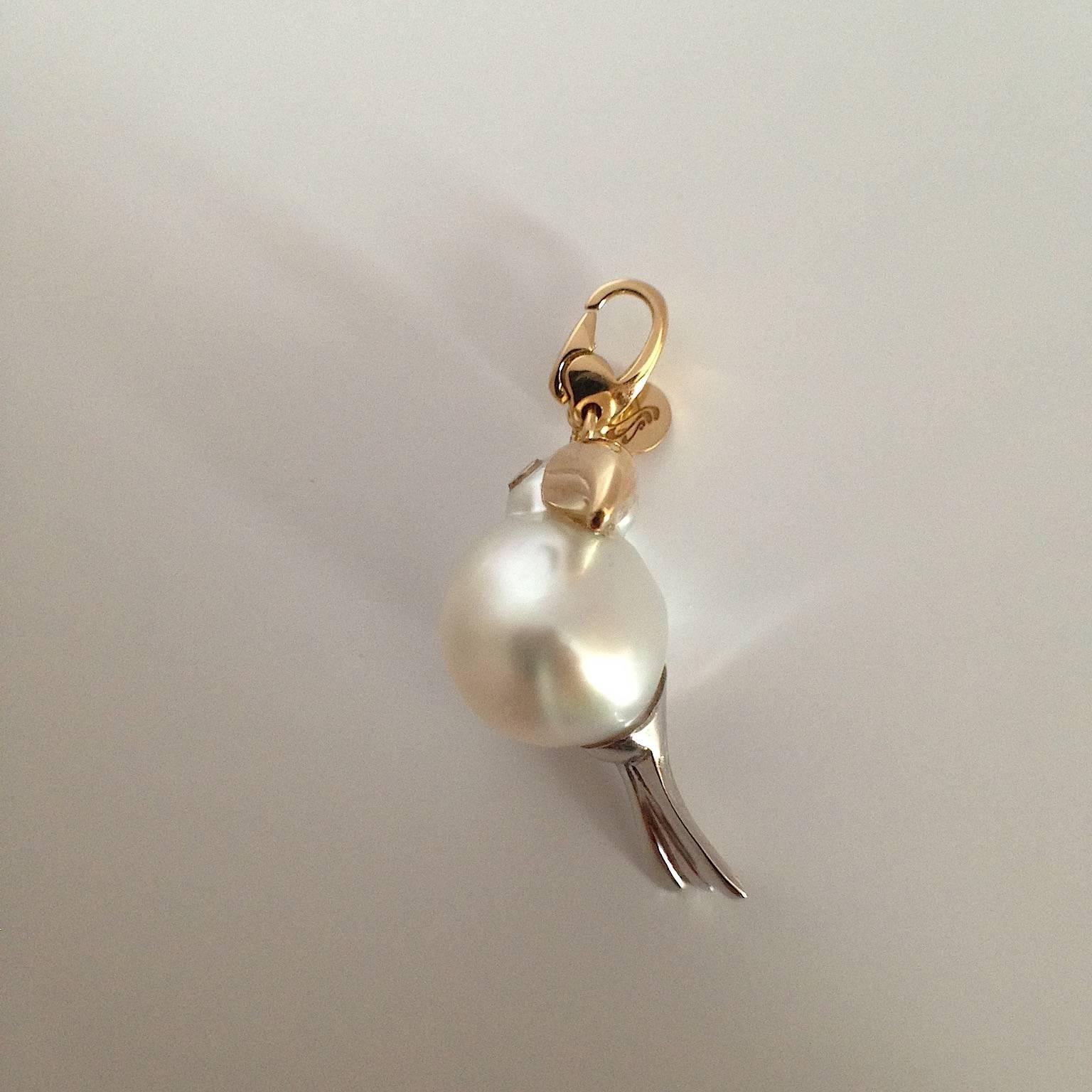 Toucan Black Diamond White and Yellow 18Kt Gold Pearl Charm or Pendant Necklace In New Condition In Bussolengo, Verona