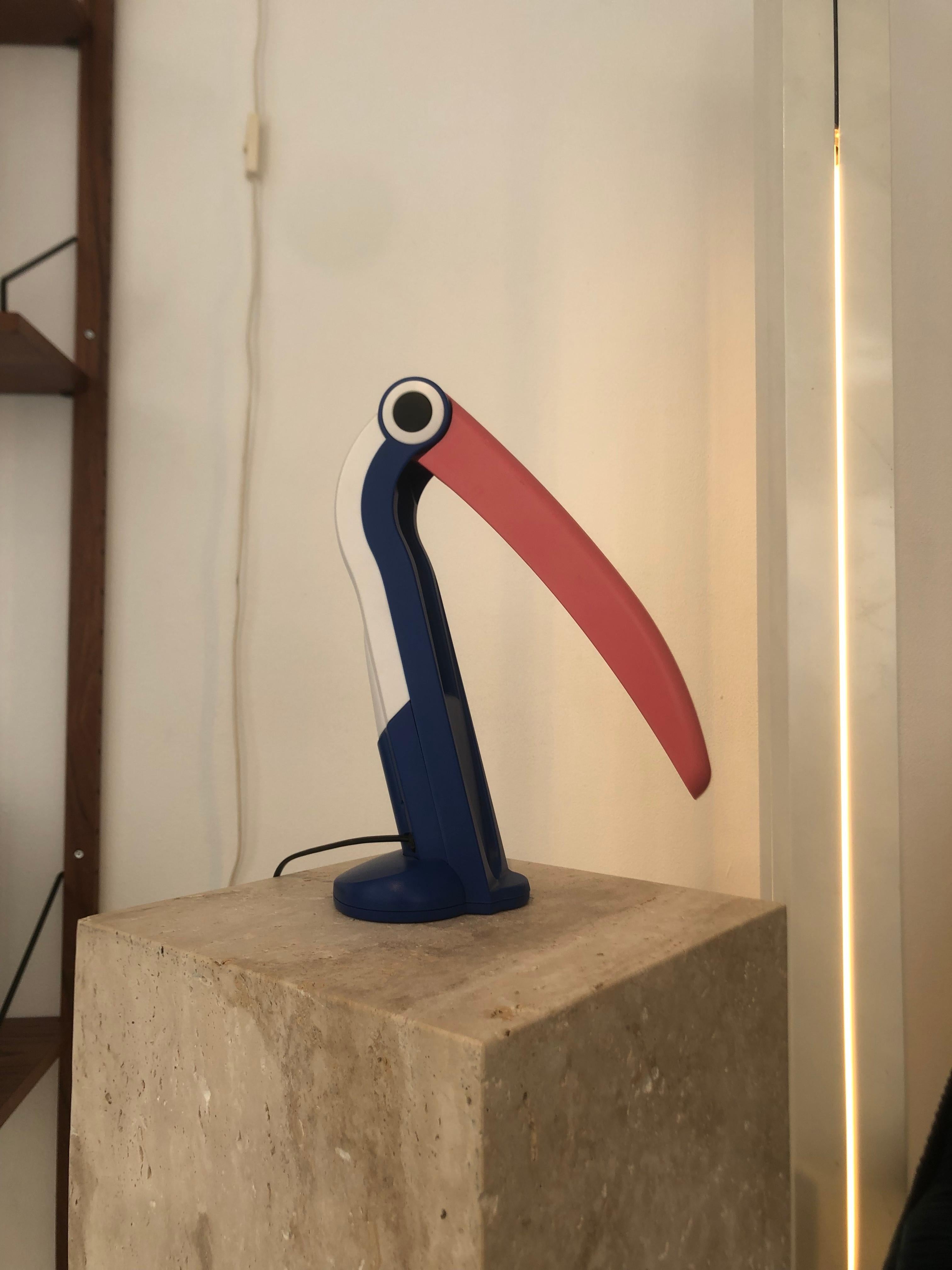 This lamp was designed by Taiwanese designer Huo-Tu Huang in the 1980s. Its pop style is characterised by its playful shape and bright colours. Various colours were produced, but it is no longer produced. 
Its toucan-shaped structure is made
