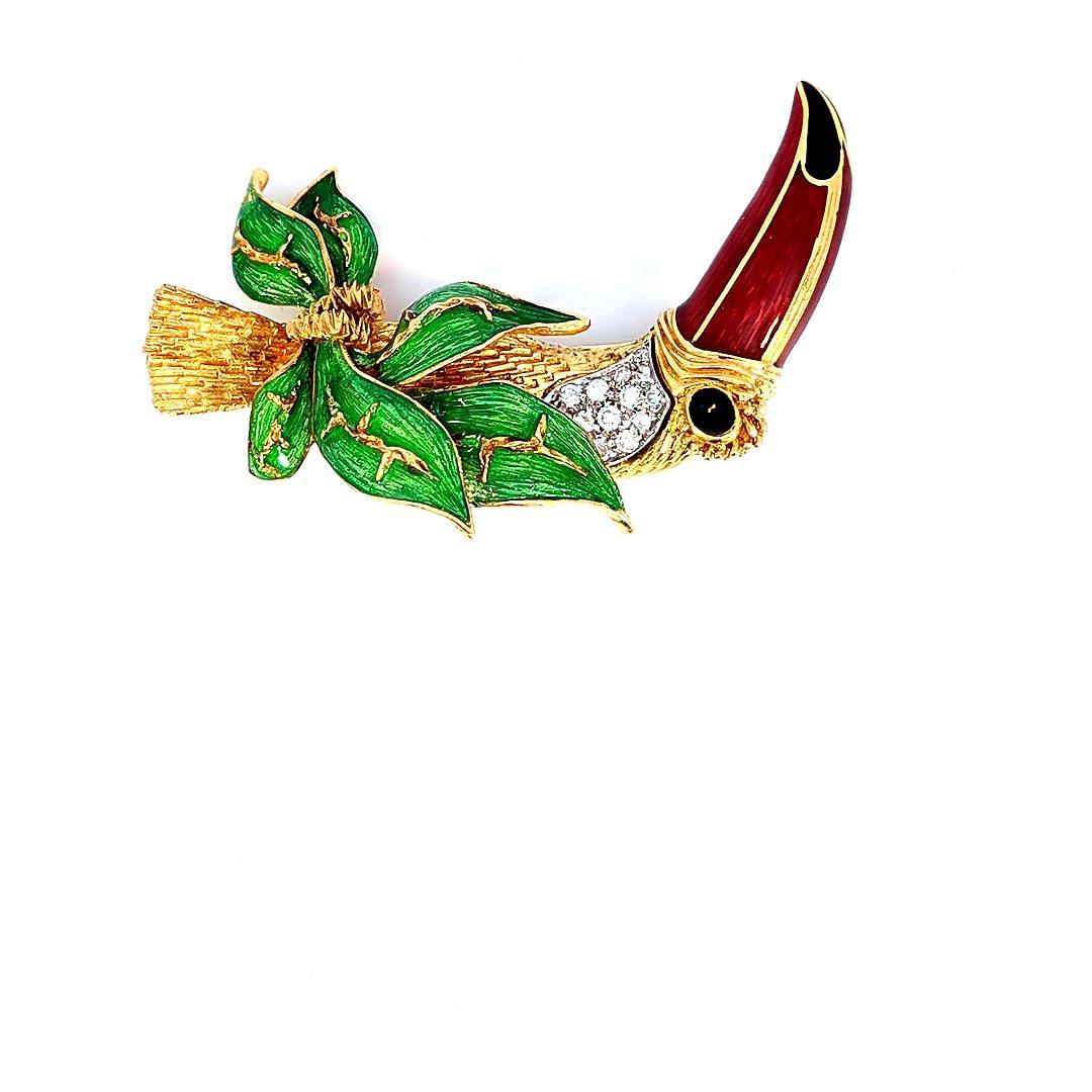 Round Cut Toucan Diamond and Enamel Vintage 1950s Pin 18K Gold For Sale