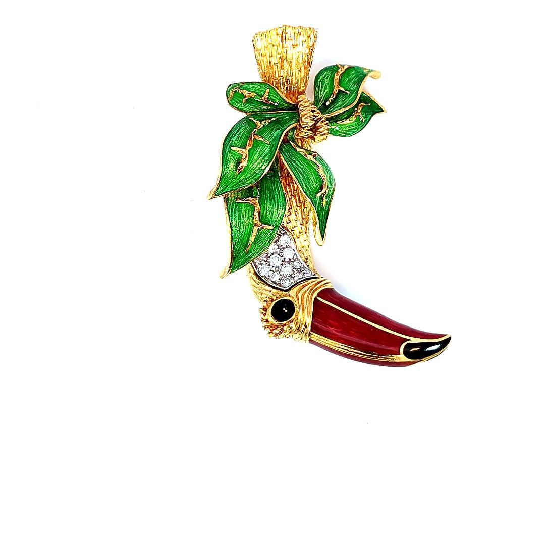 Toucan Diamond and Enamel Vintage 1950s Pin 18K Gold In New Condition For Sale In New York, NY