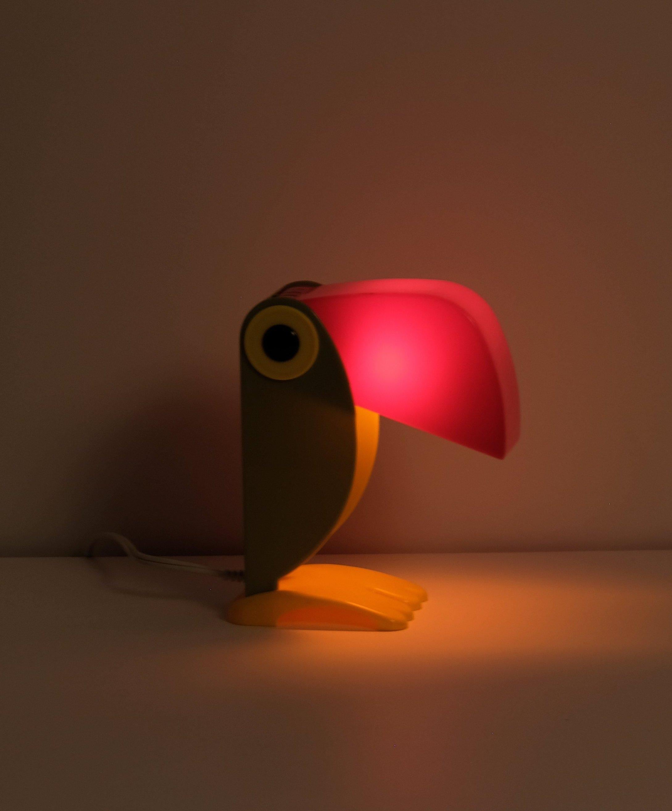 Toucan lamp by Old Timer Ferrari. This is a 1990’s re-issue of the 1968 lamp by Hudson Dayton.