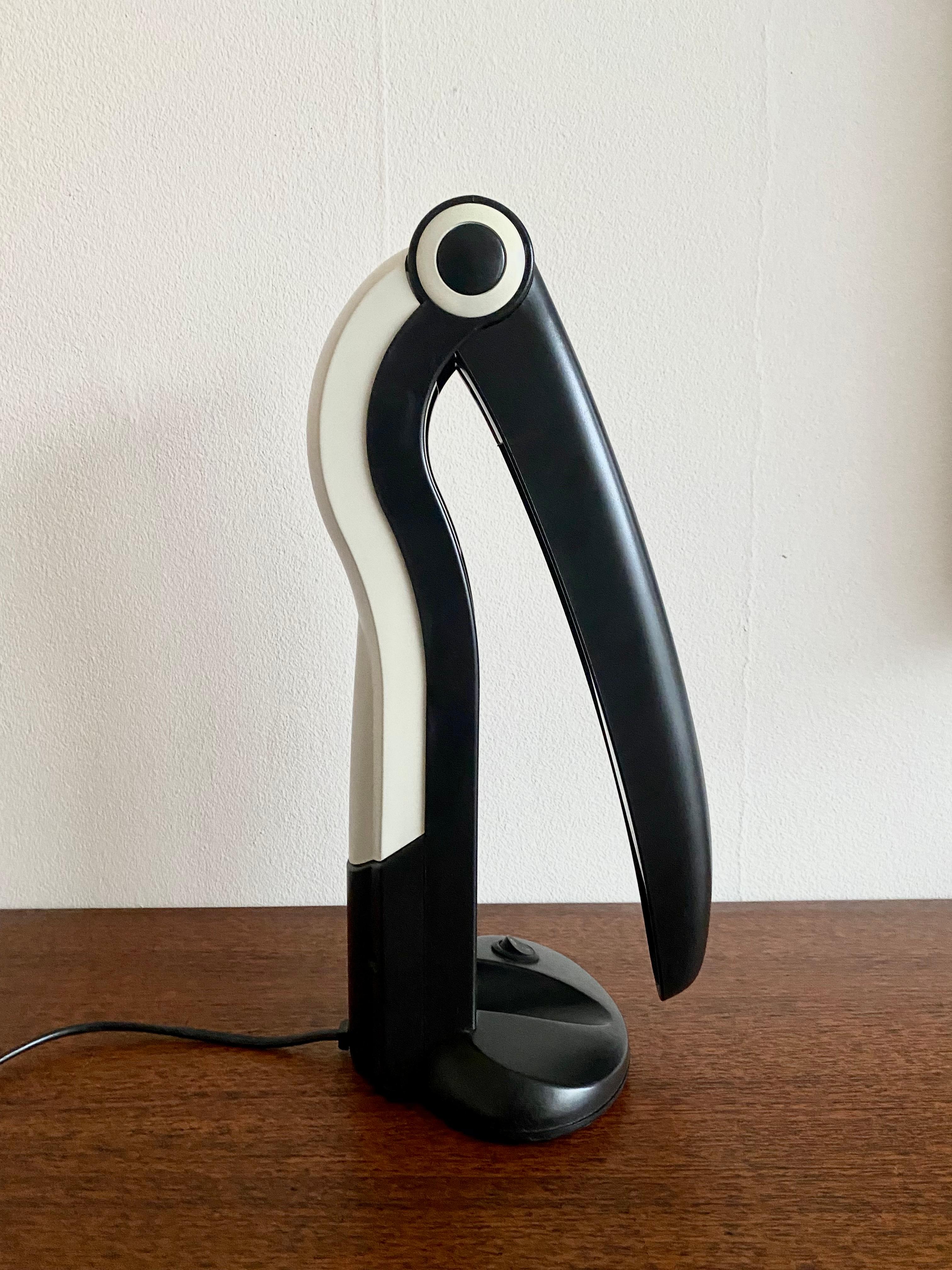 Beautiful table or desk lamp Designed by H.T. Huang in ca. the 1980s Taiwan. The light source is integrated within the beak wich is adjustable. The piece remains in very nice condition with normal wear consisting with age and use. measurements in